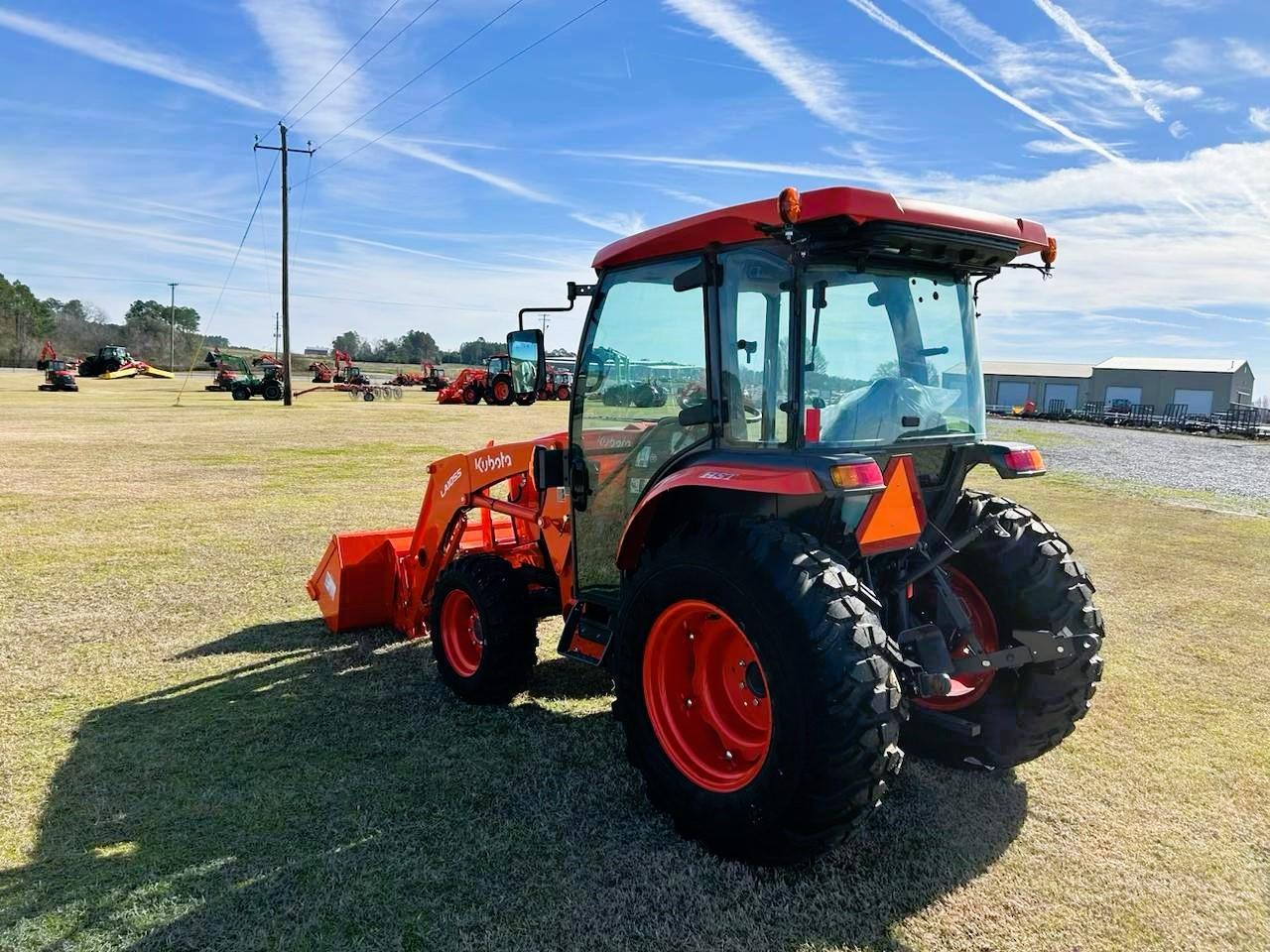 Kubota Tractor L4760HSTC 4WD COMPACT TRACTOR W/ CAB