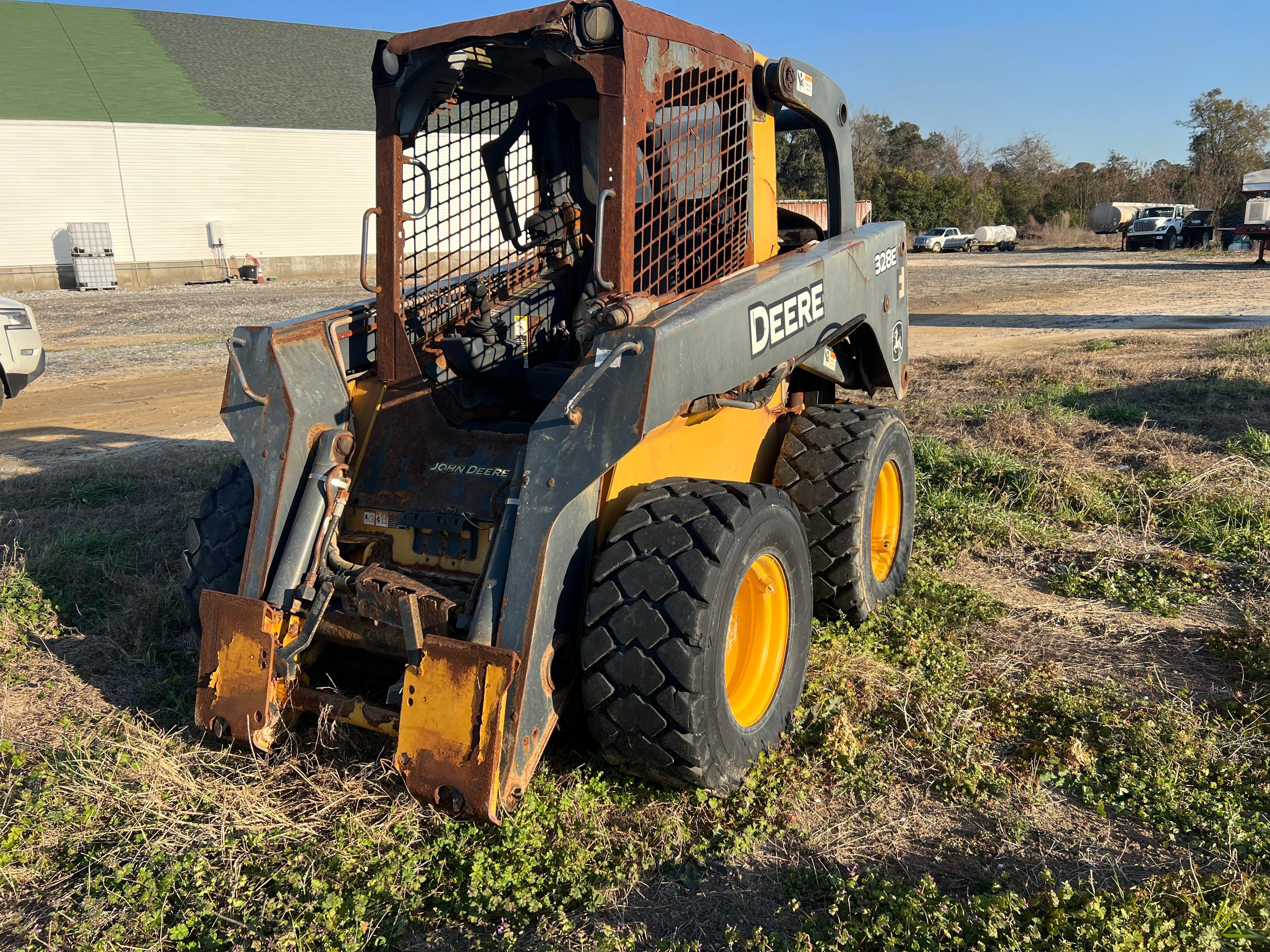 John Deere 328E