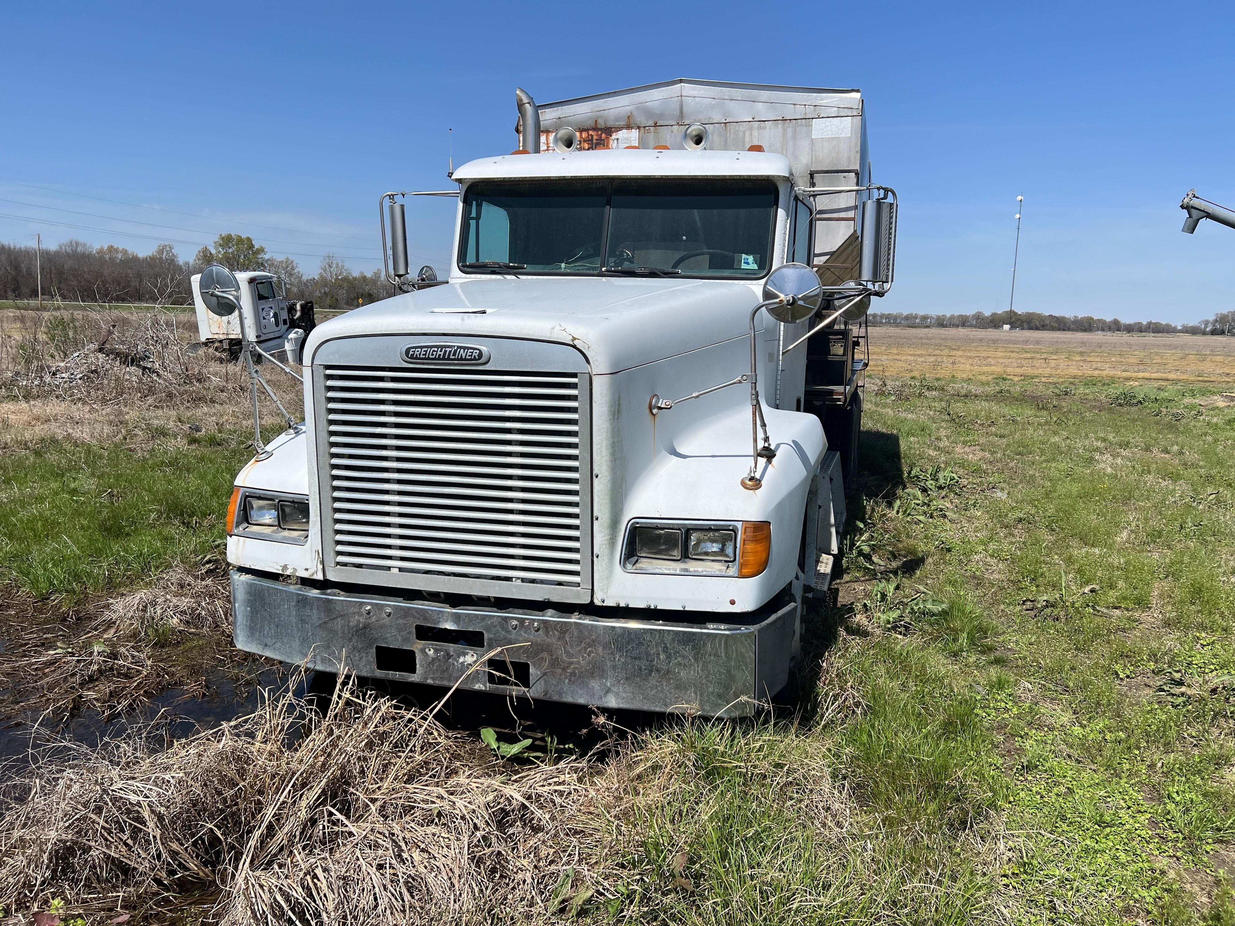 Freightliner FLD120