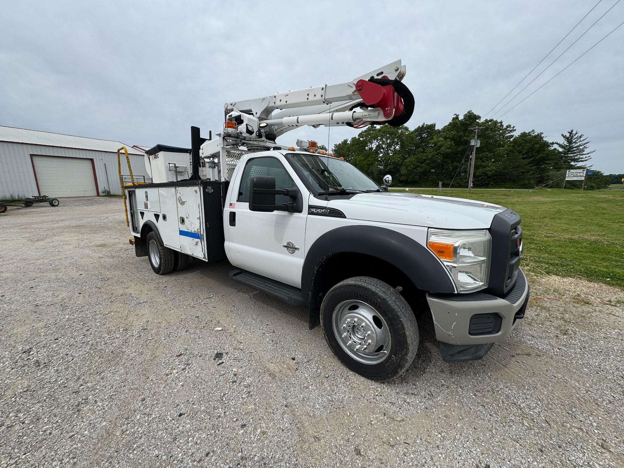 F-550 Ford Bucket Truck