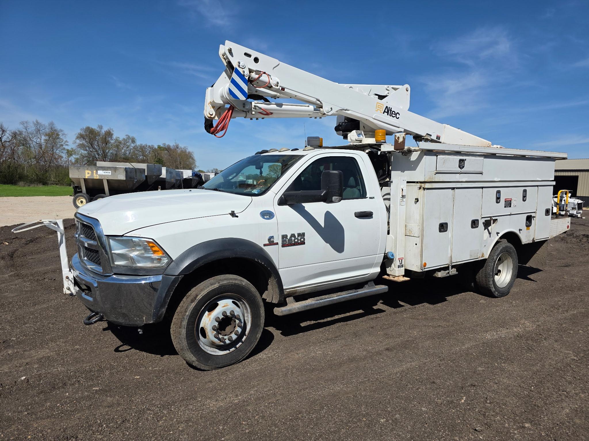 Dodge 5500 4x4 Altec Bucket Truck