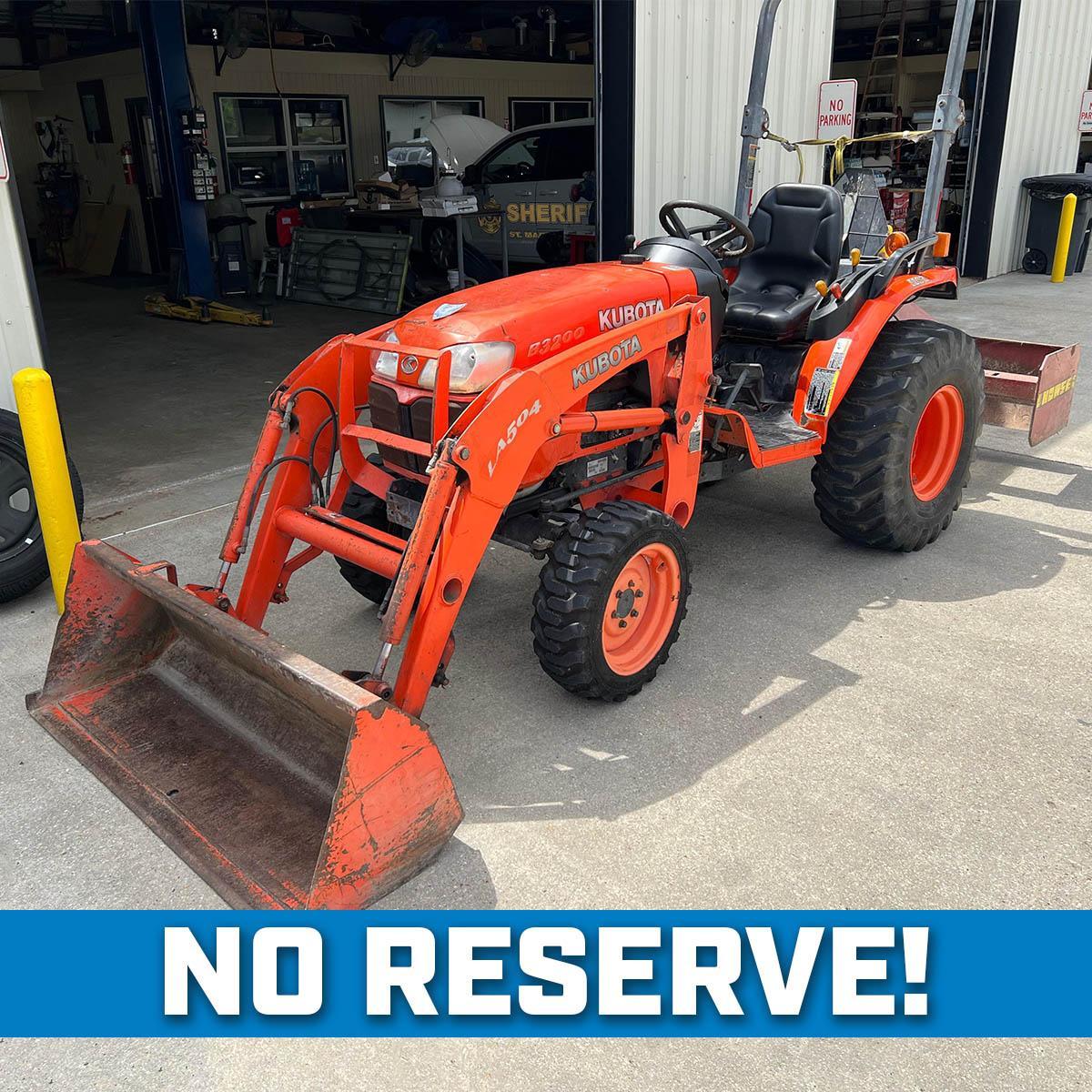 Kubota B3200 with Bucket and Blade!