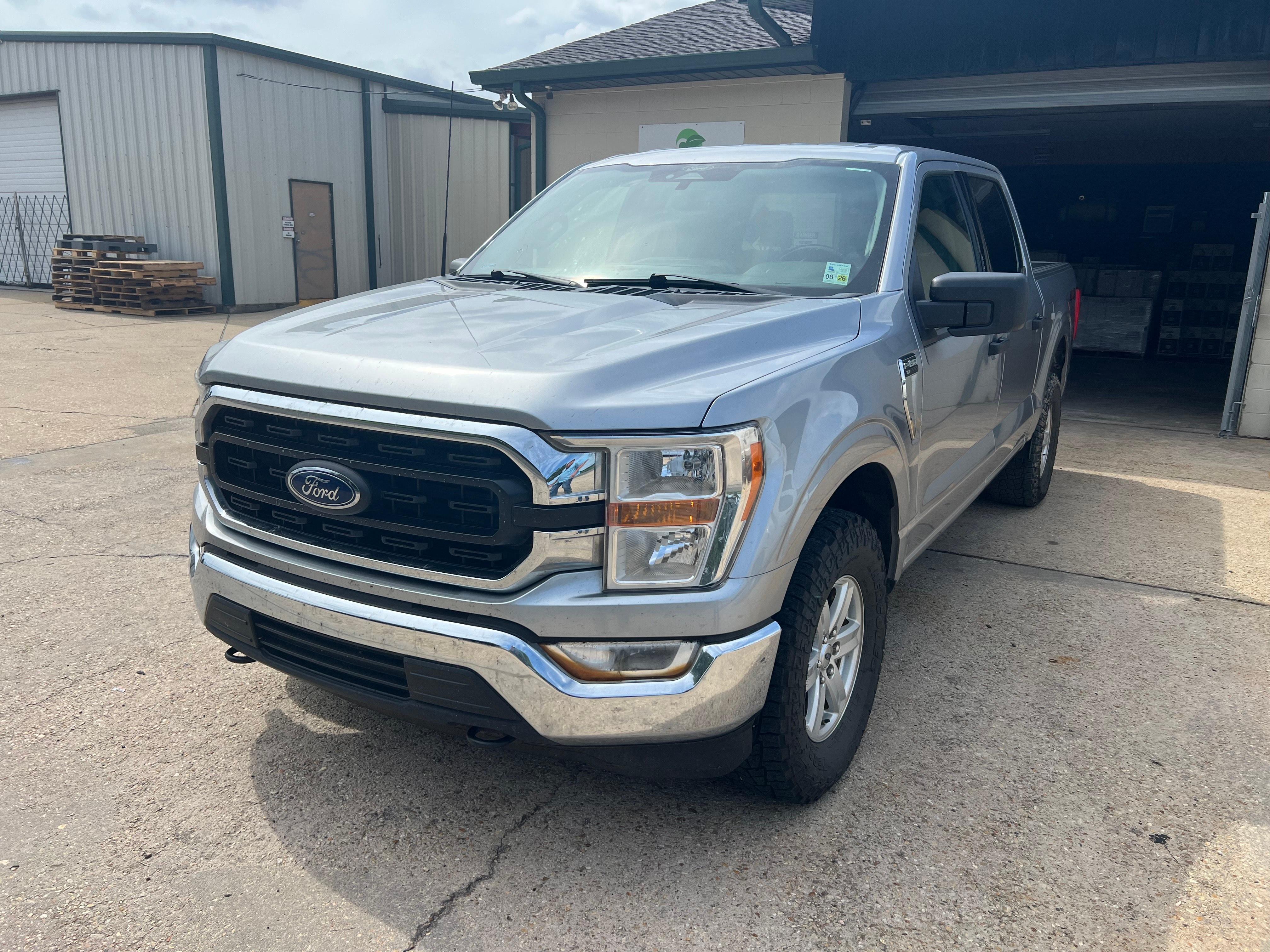 Clean Ford F-150 V-8 4x4