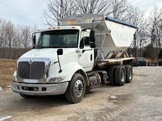 2004 International 8600 Tender Truck