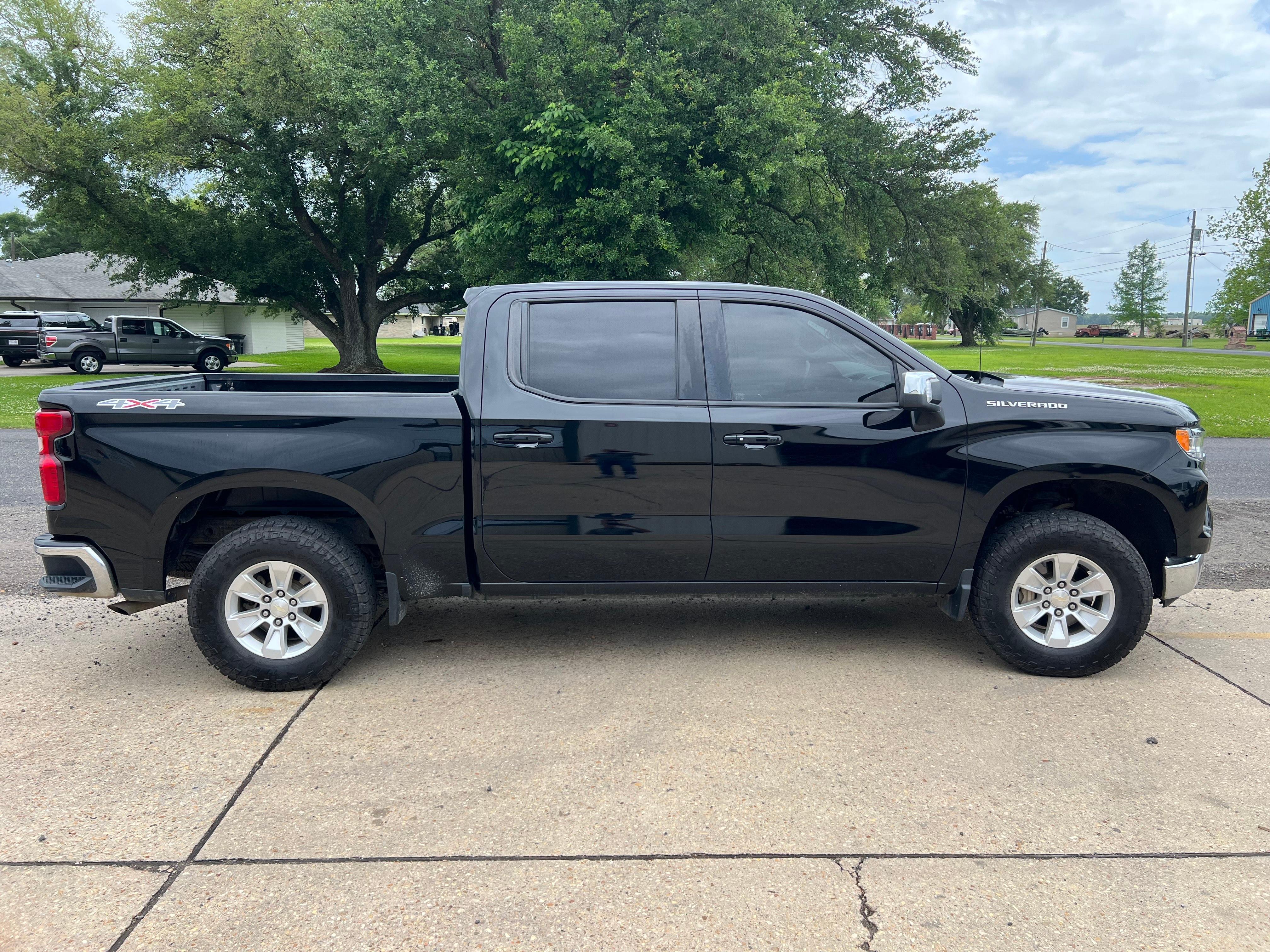 Chevy Silverado 1500 4X4 VERY NICE!