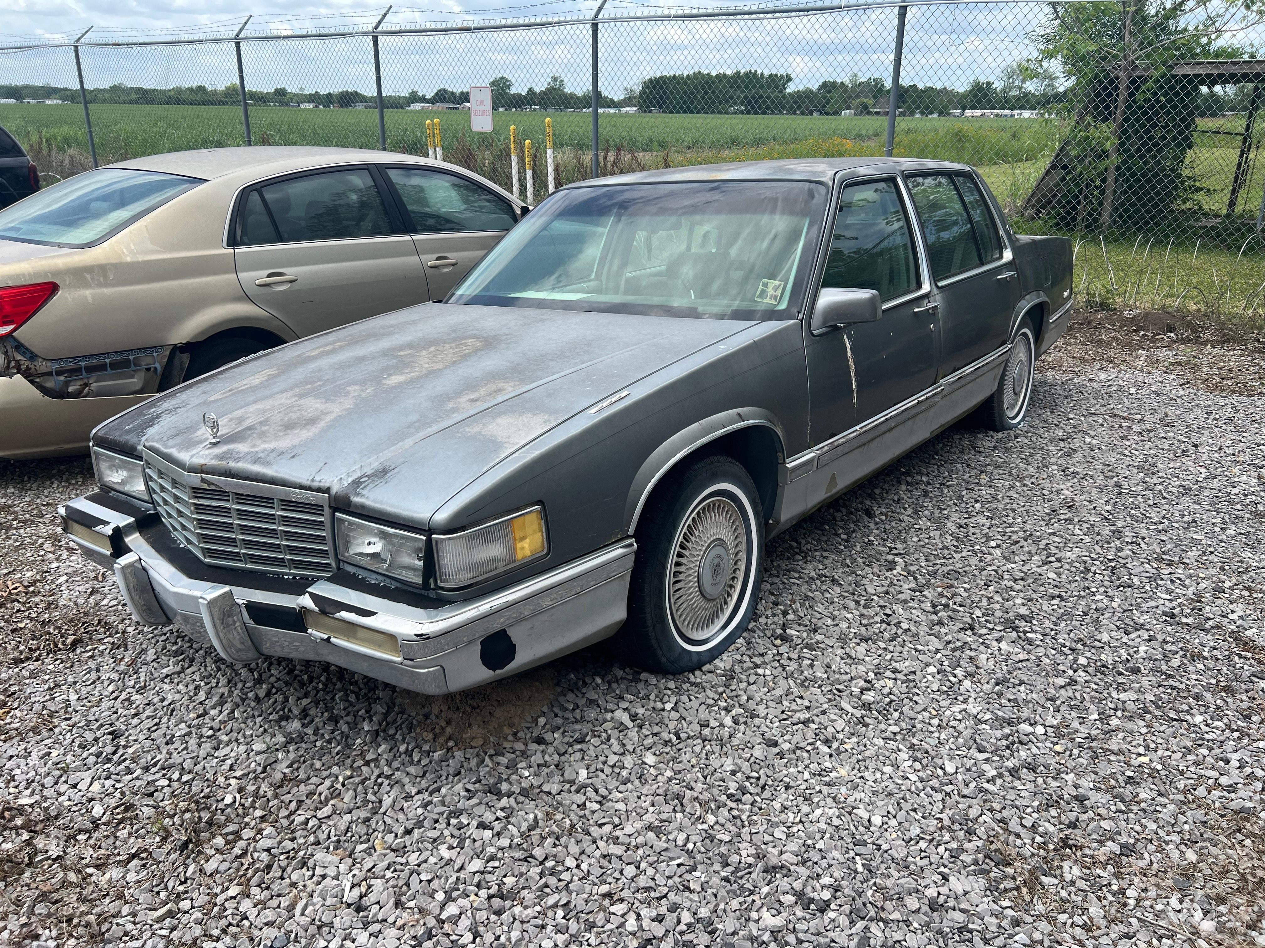 NO RESERVE! Cadillac Sedan Deville!
