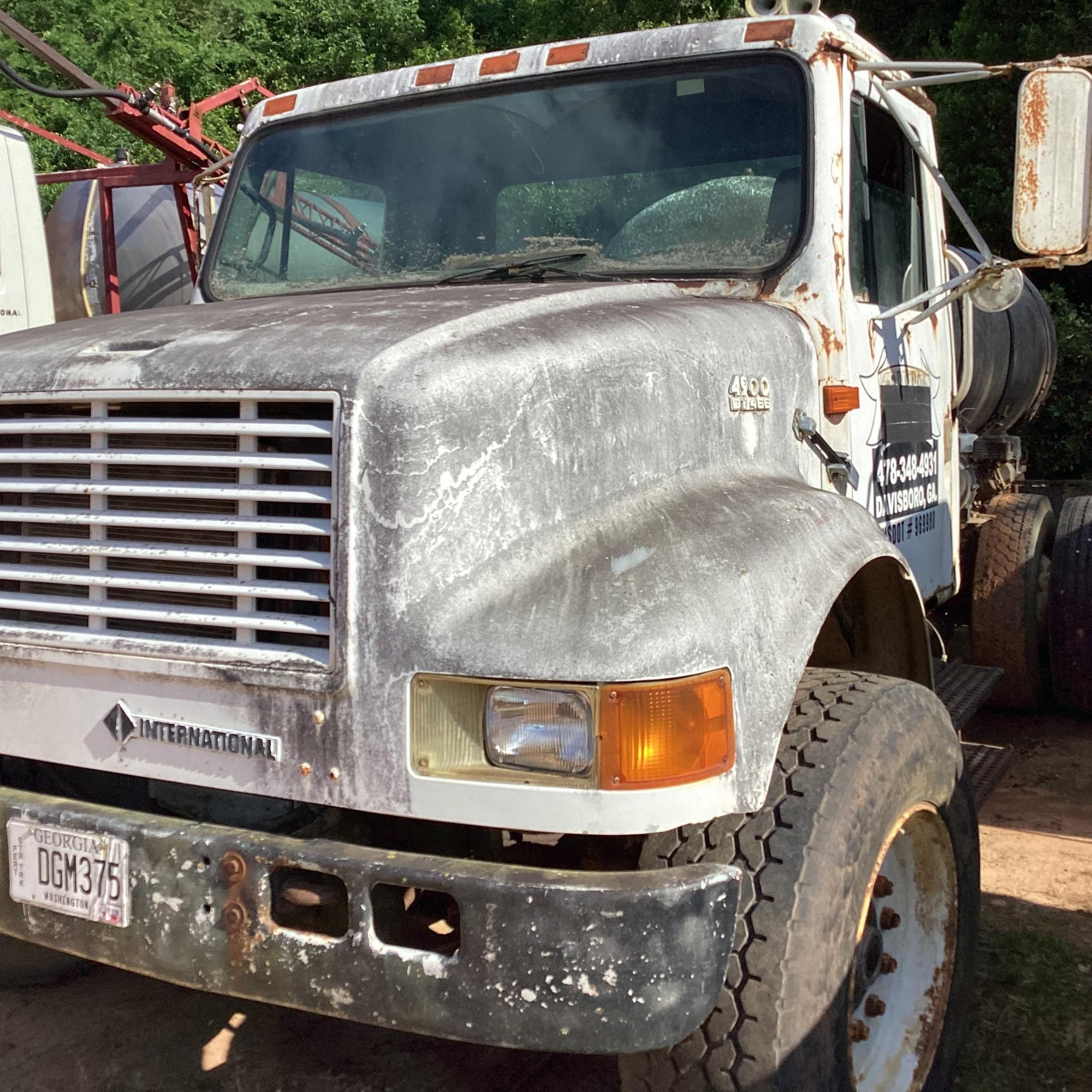 International 4900 TankerTruck