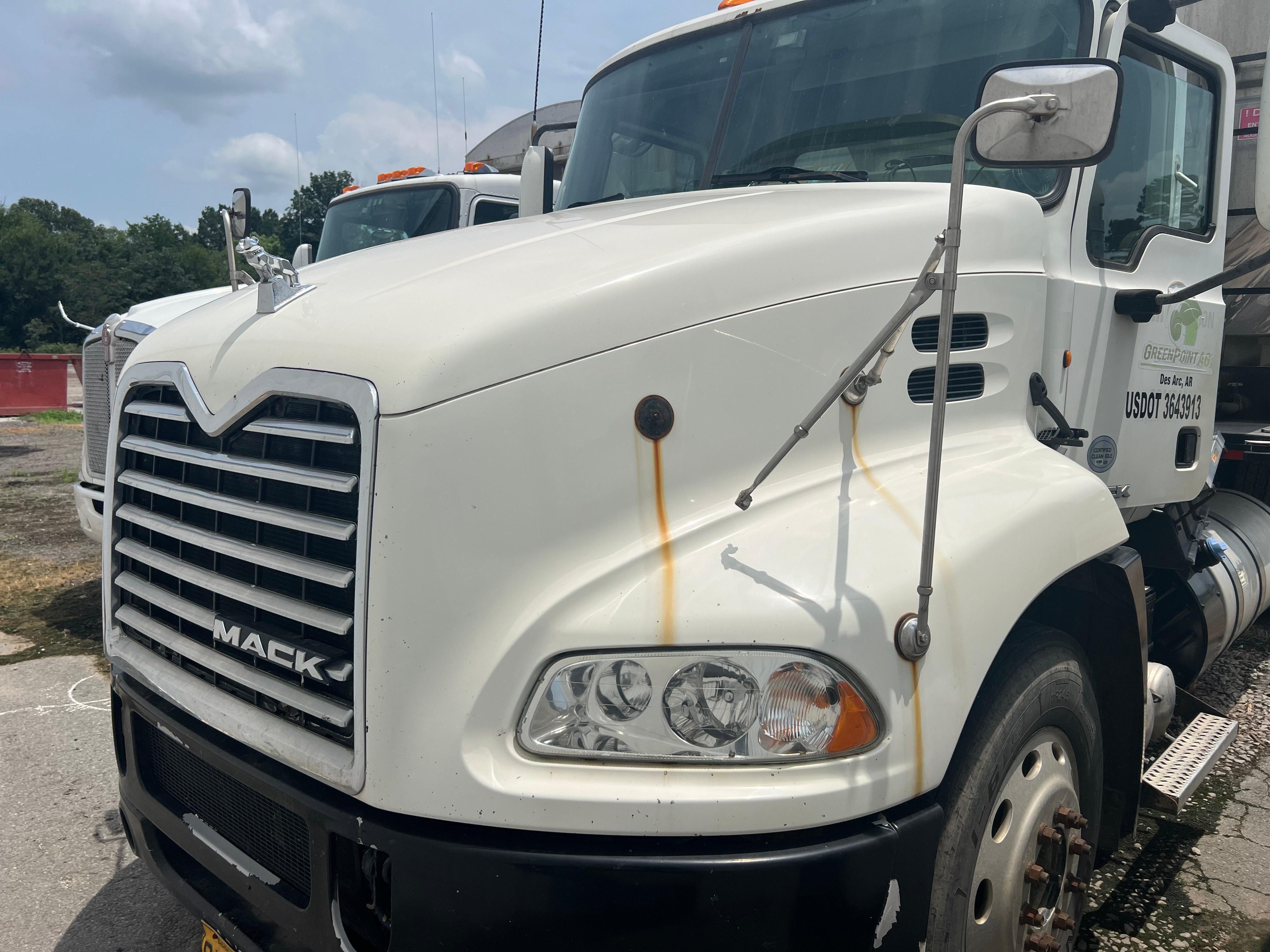 Mack CXU Tender Truck