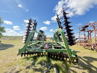 John Deere 335