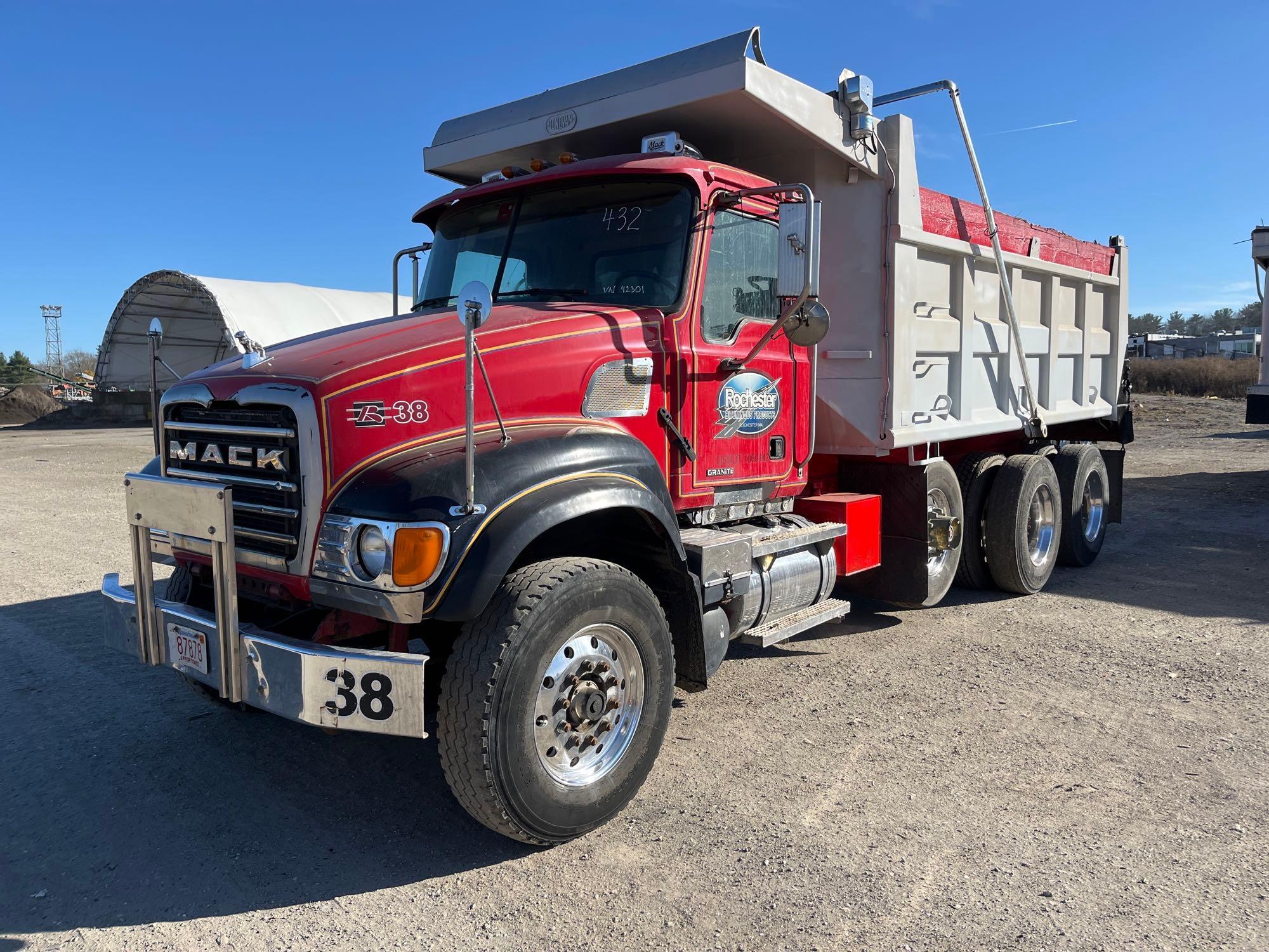 Photo of a  Mack CV713