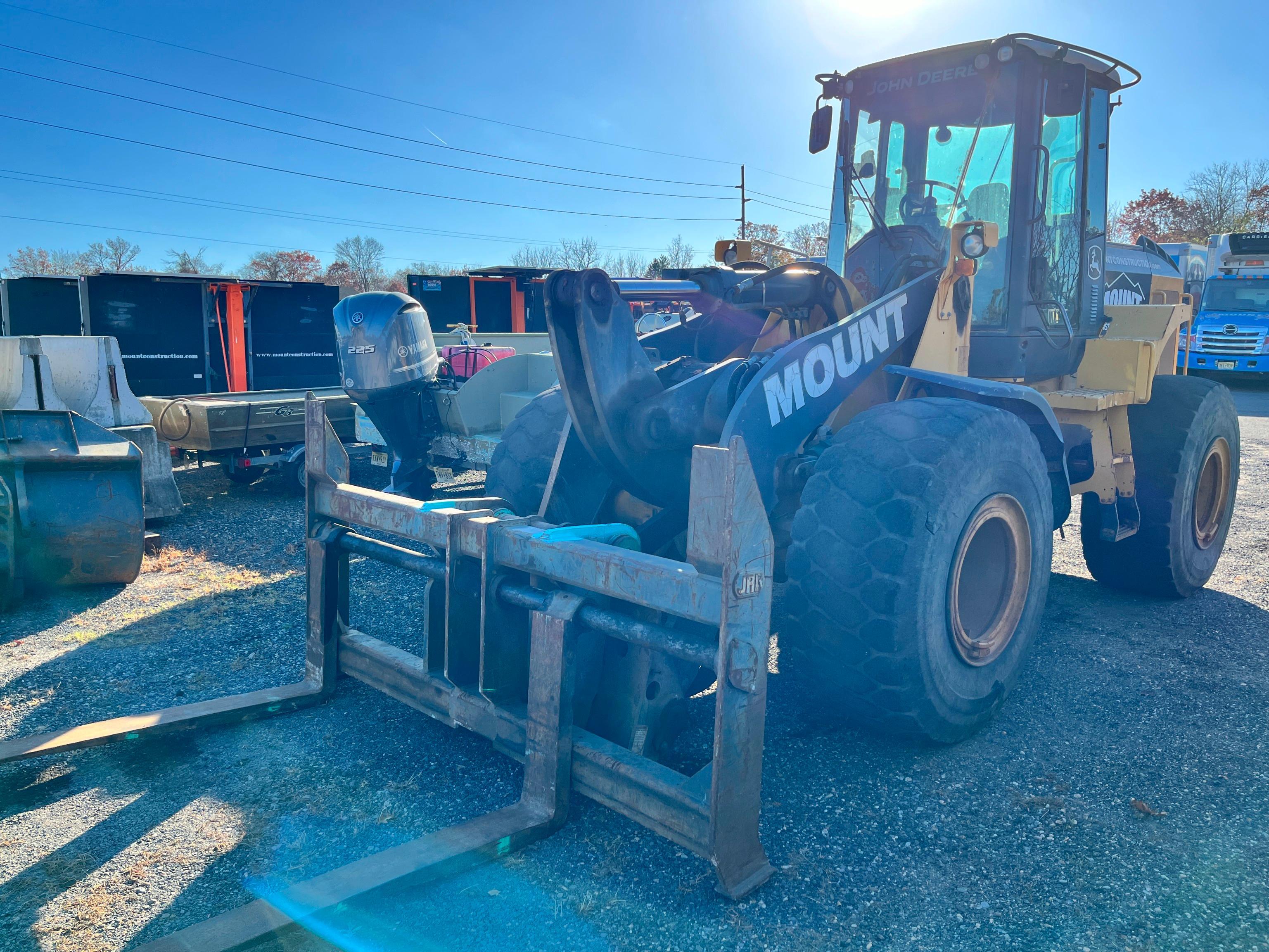 Photo of a 2017 John Deere 644K