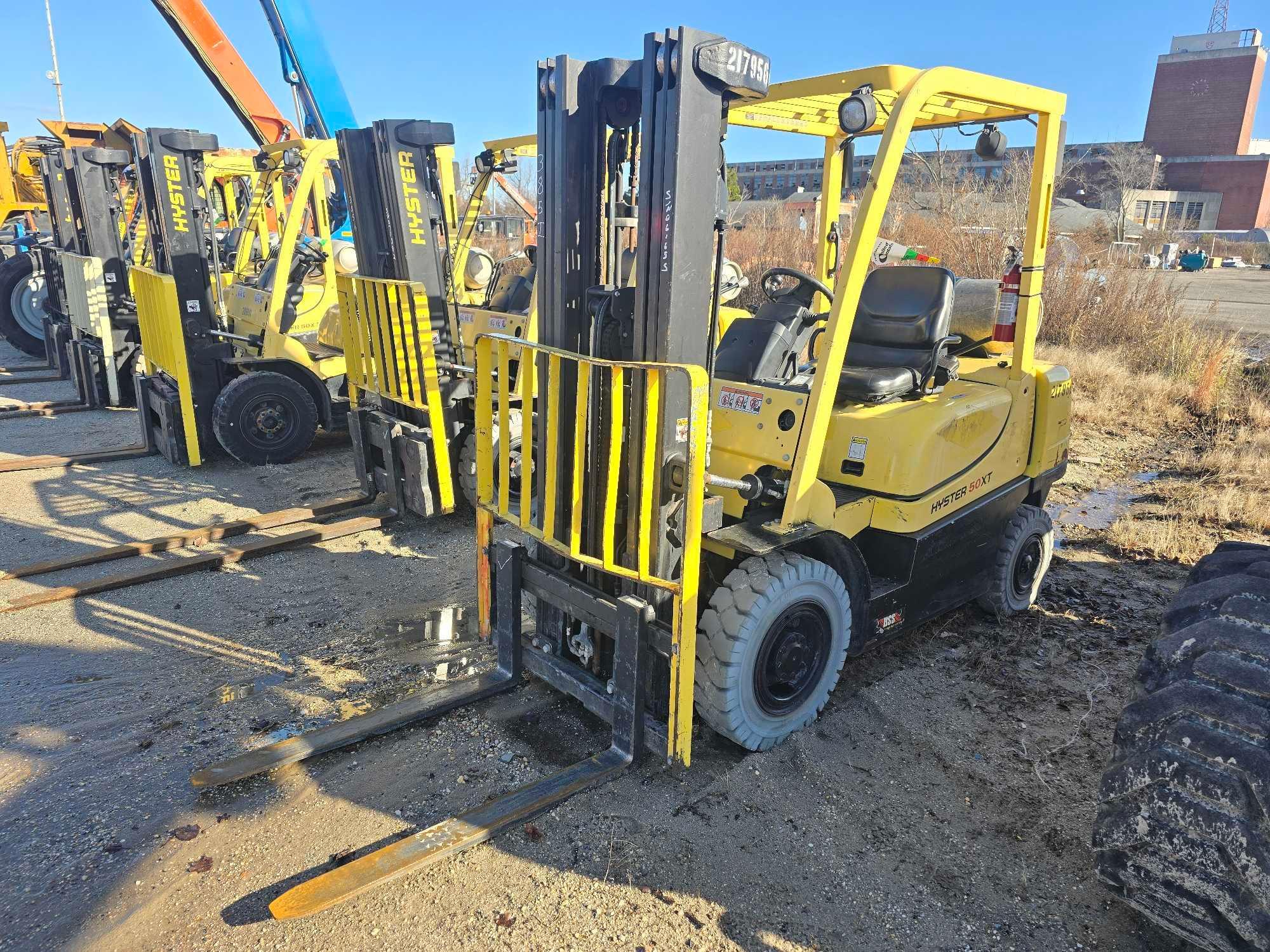 Photo of a 1998 Hyster 50XT