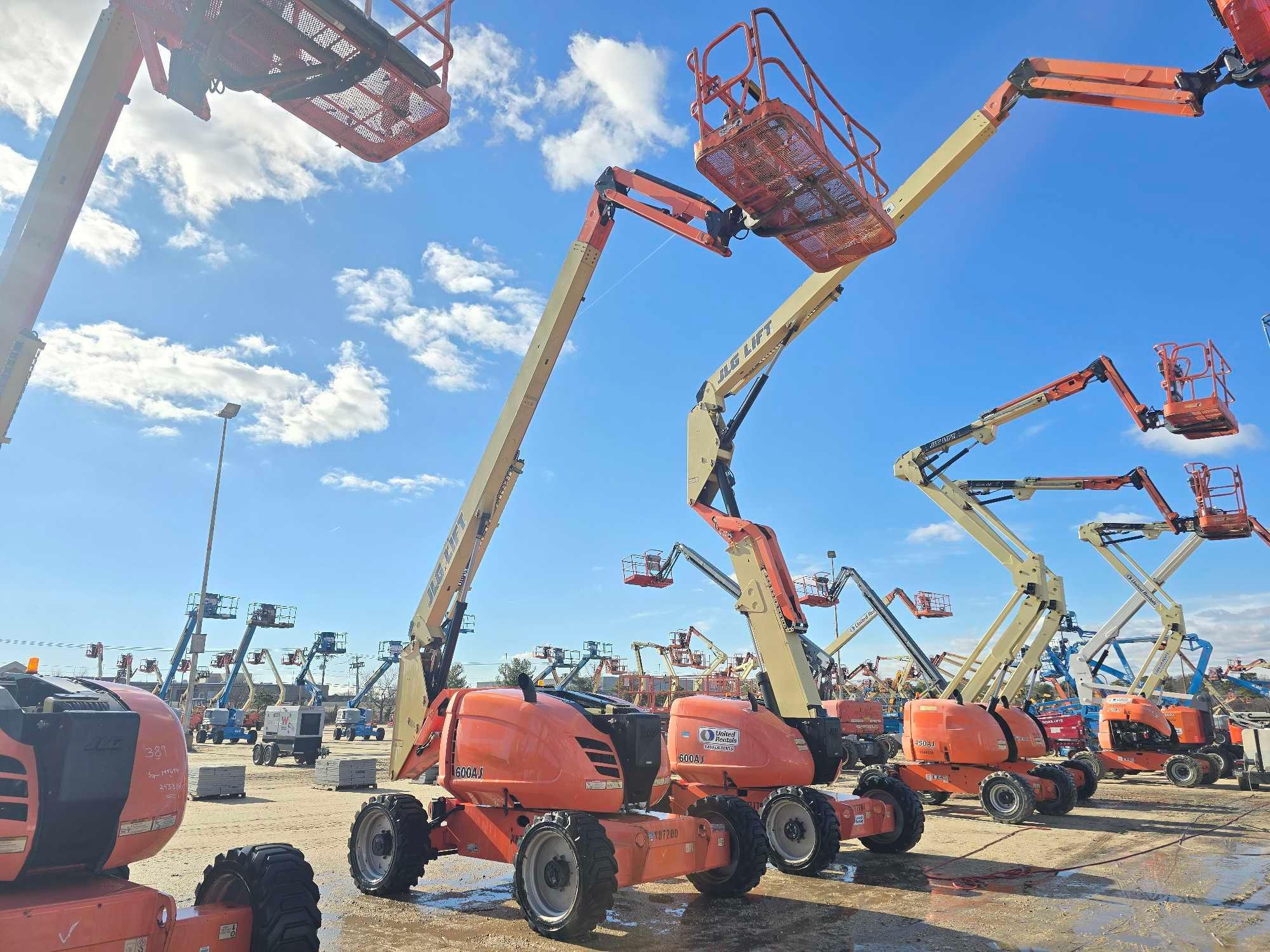 Photo of a 2015 JLG 600AJ