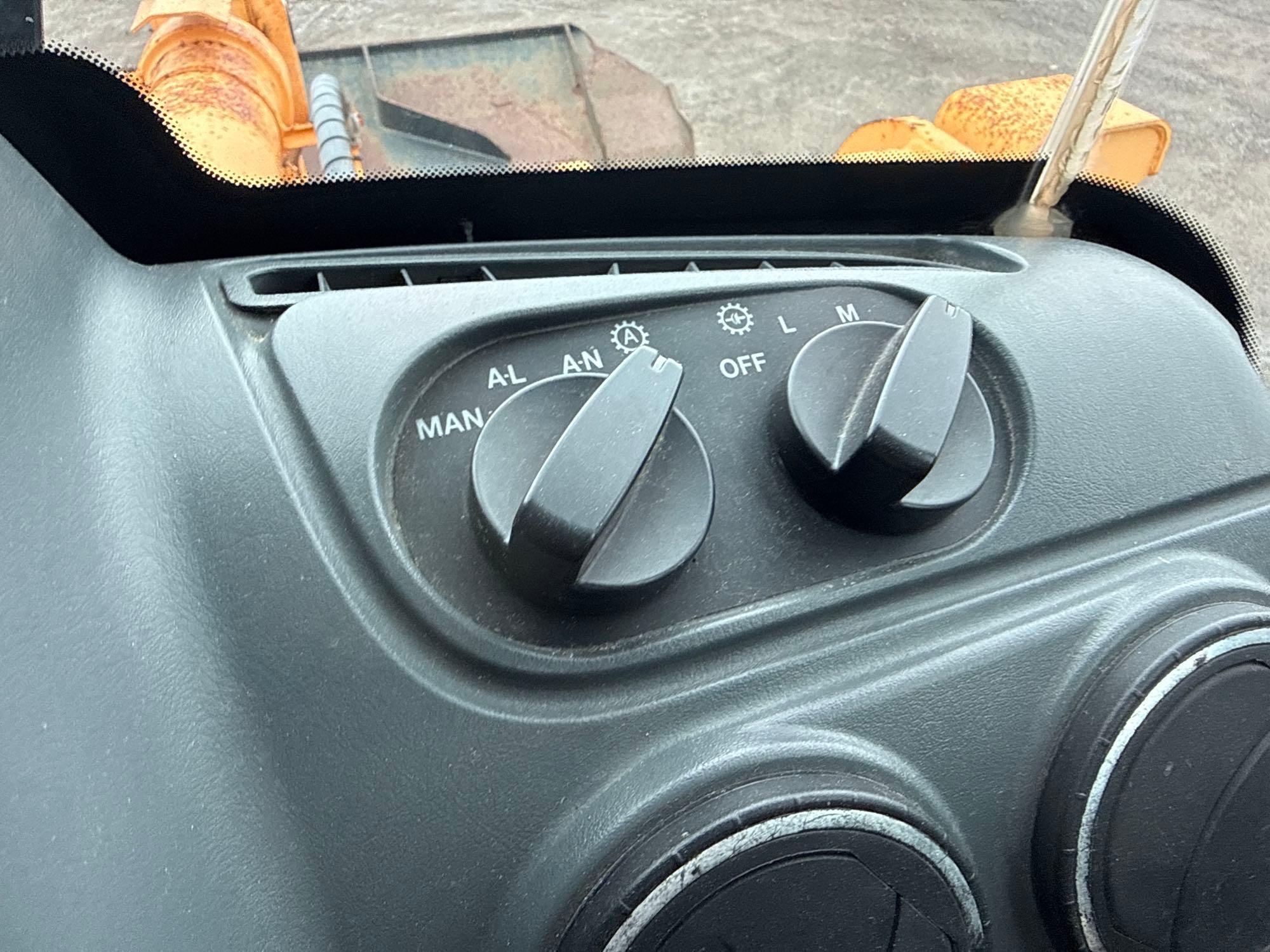 Hyundai HL7709