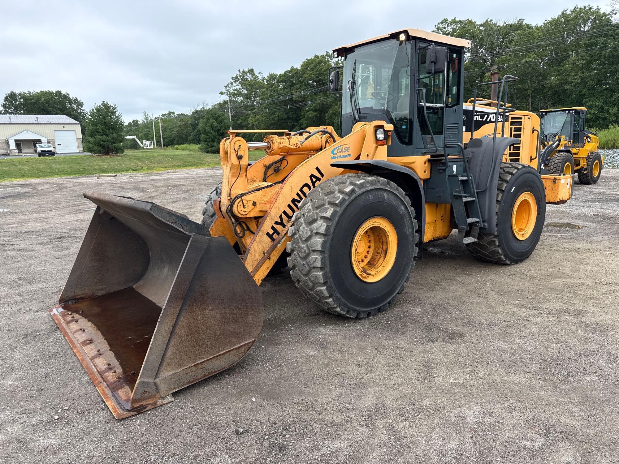 Hyundai HL7709
