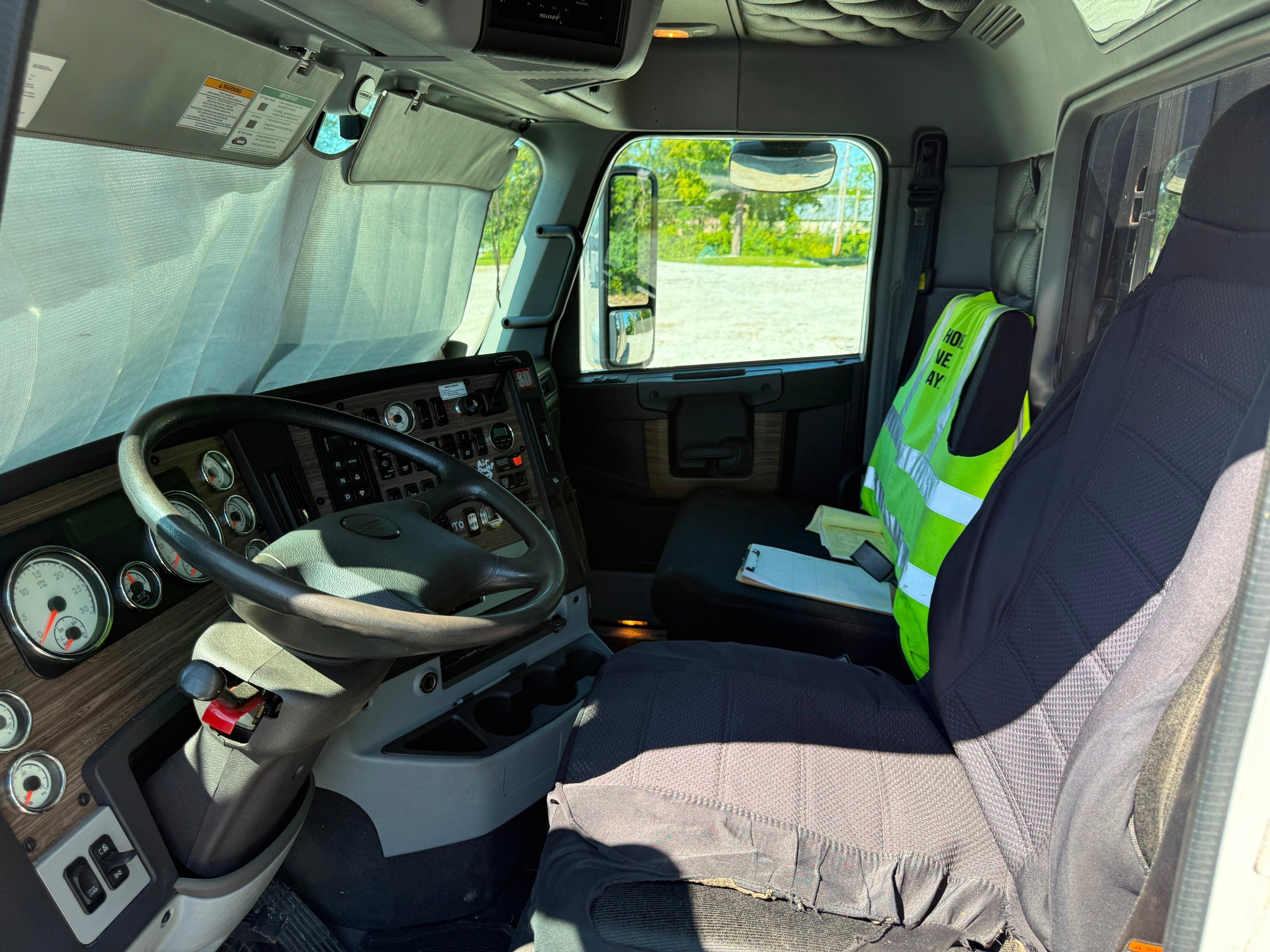 2018 Freightliner 122SD