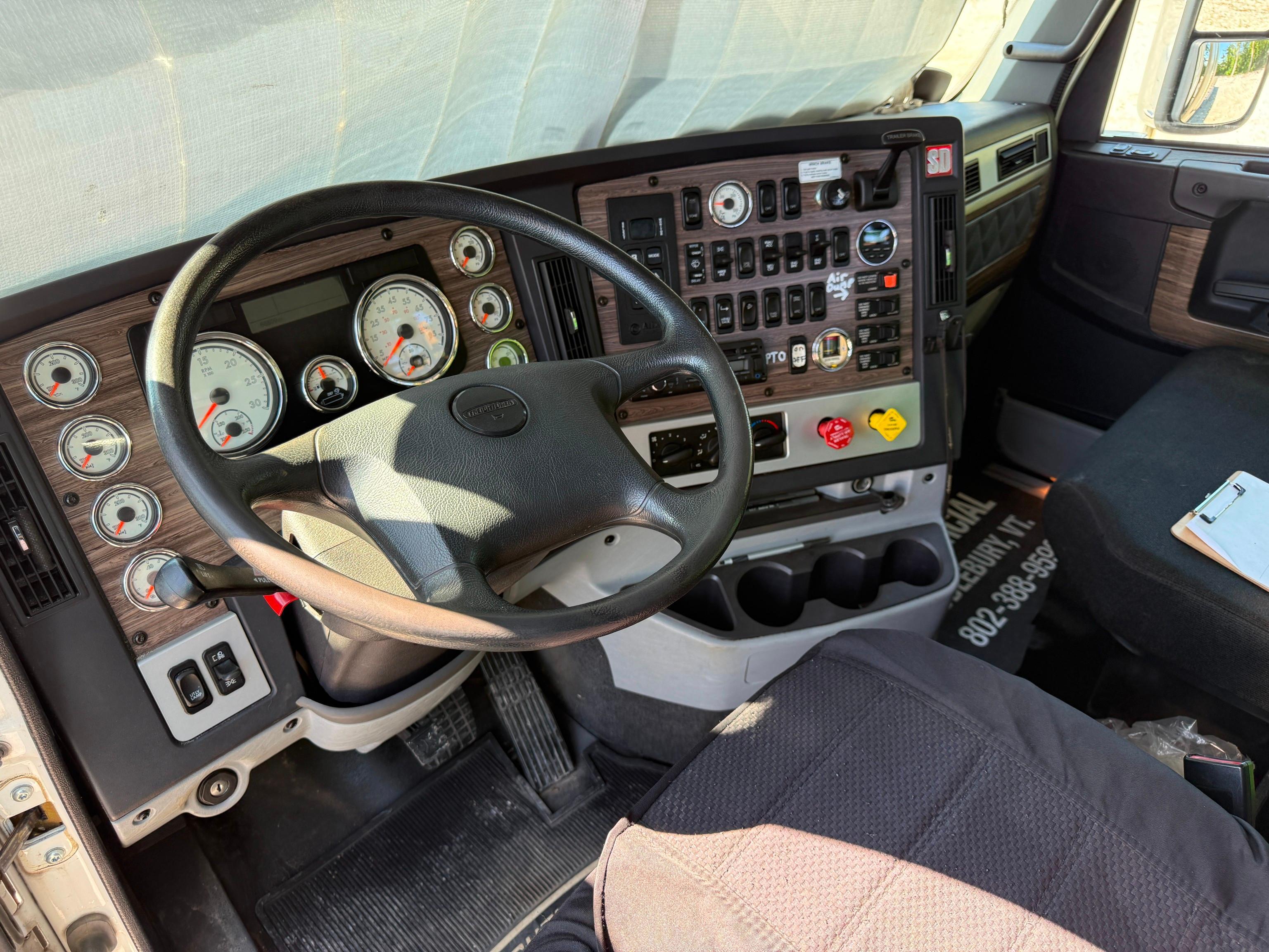 2018 Freightliner 122SD