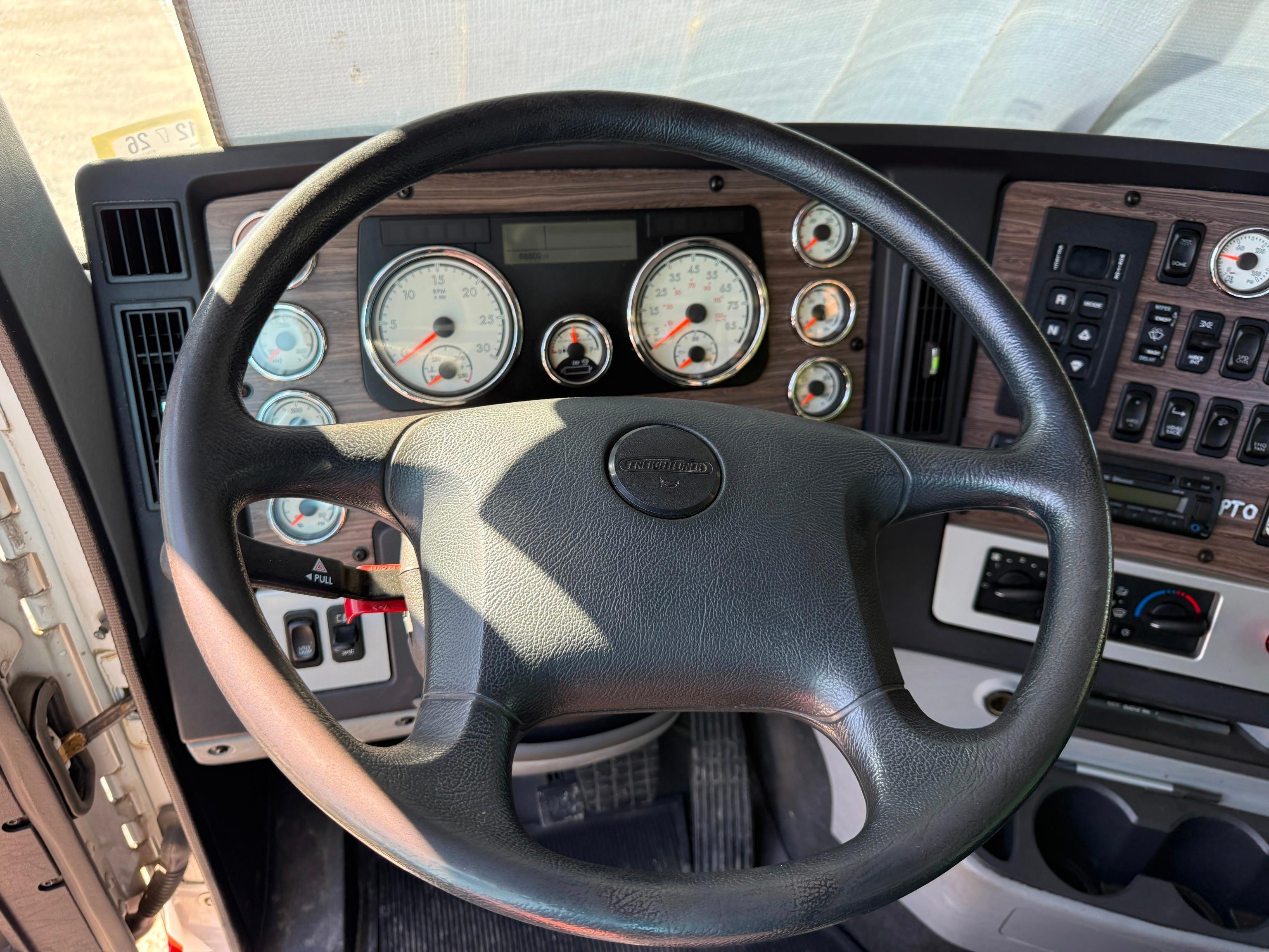 2018 Freightliner 122SD