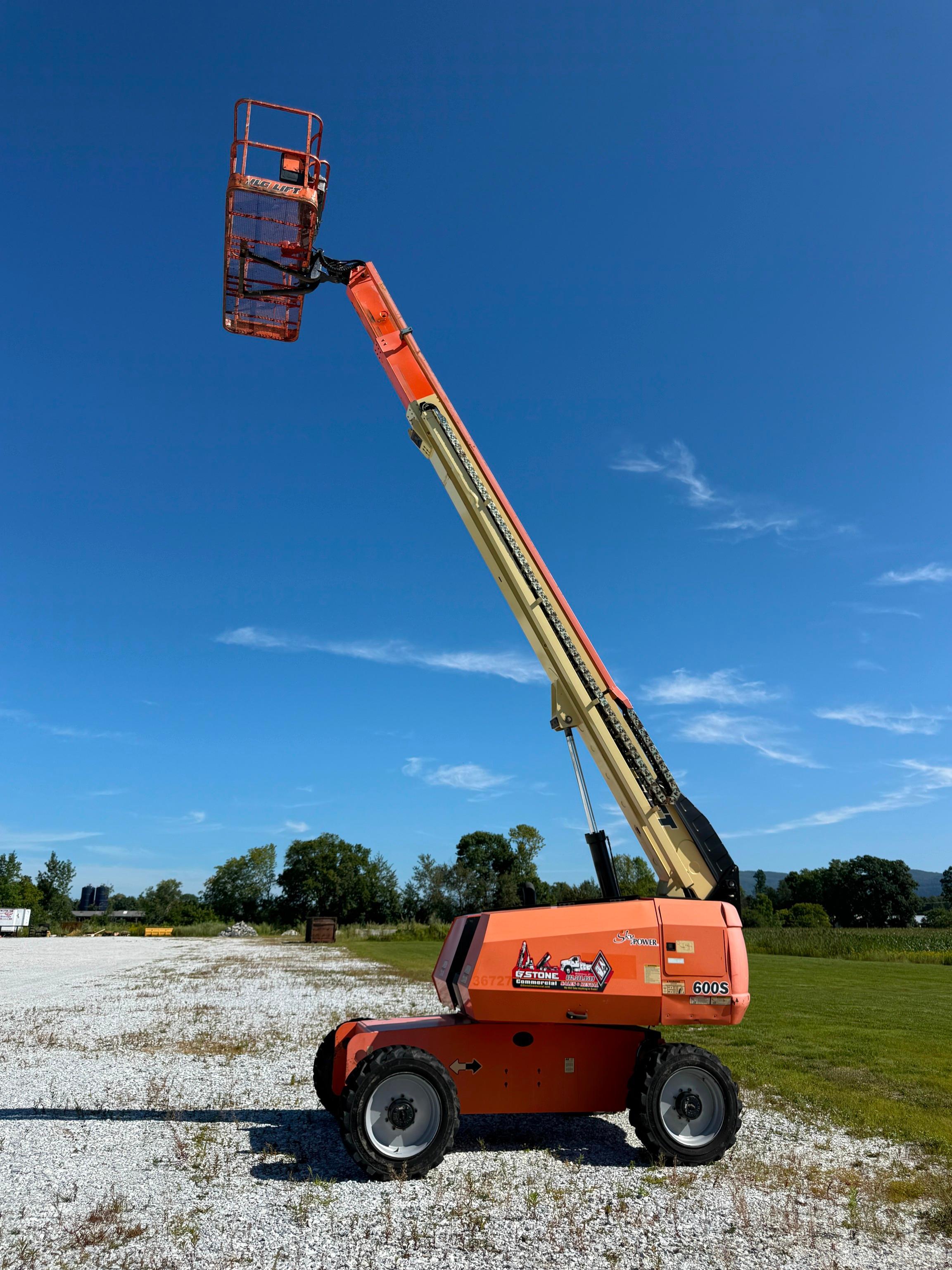 2020 JLG 600S