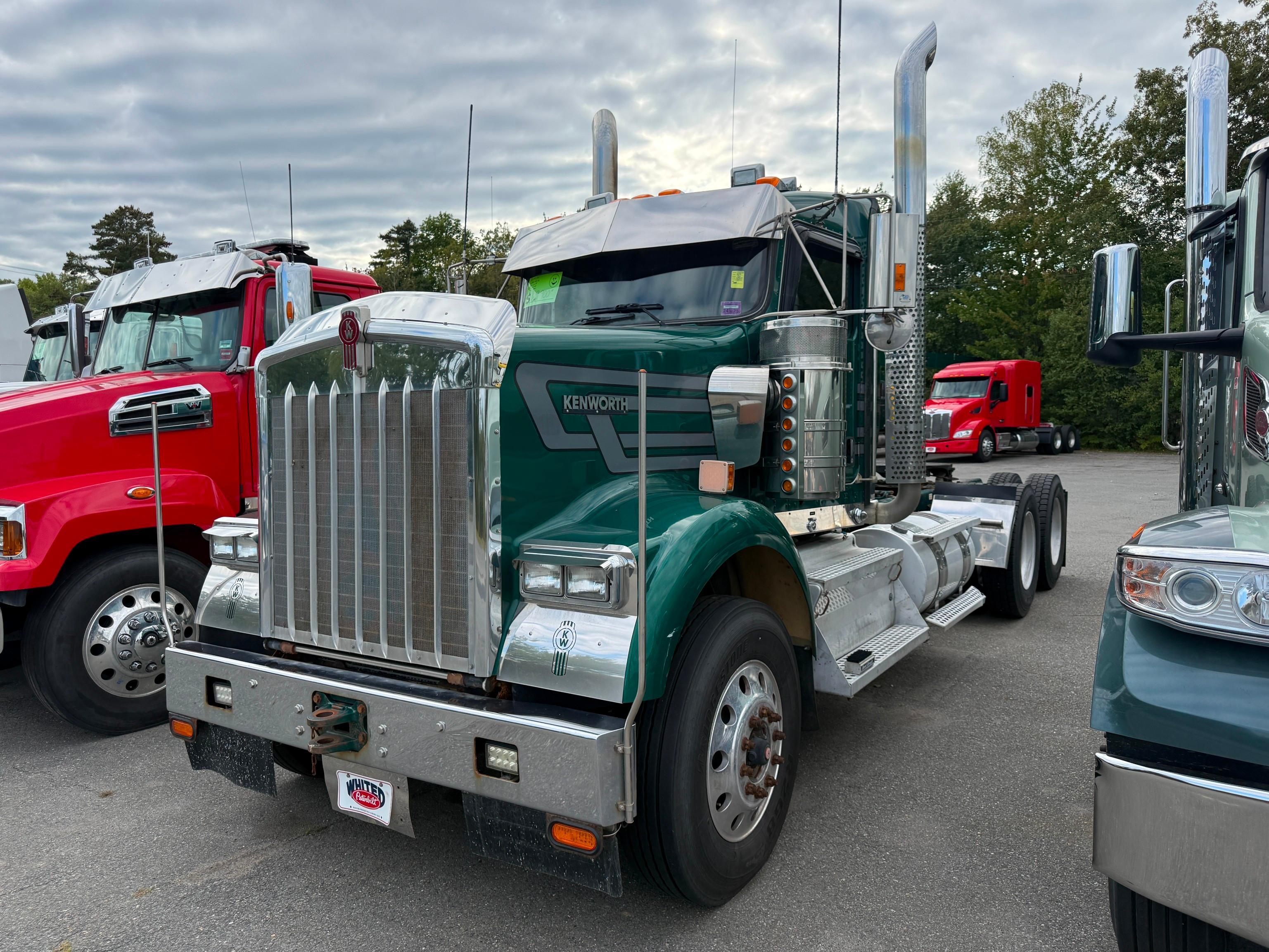 Photo of 2019 Kenworth W900