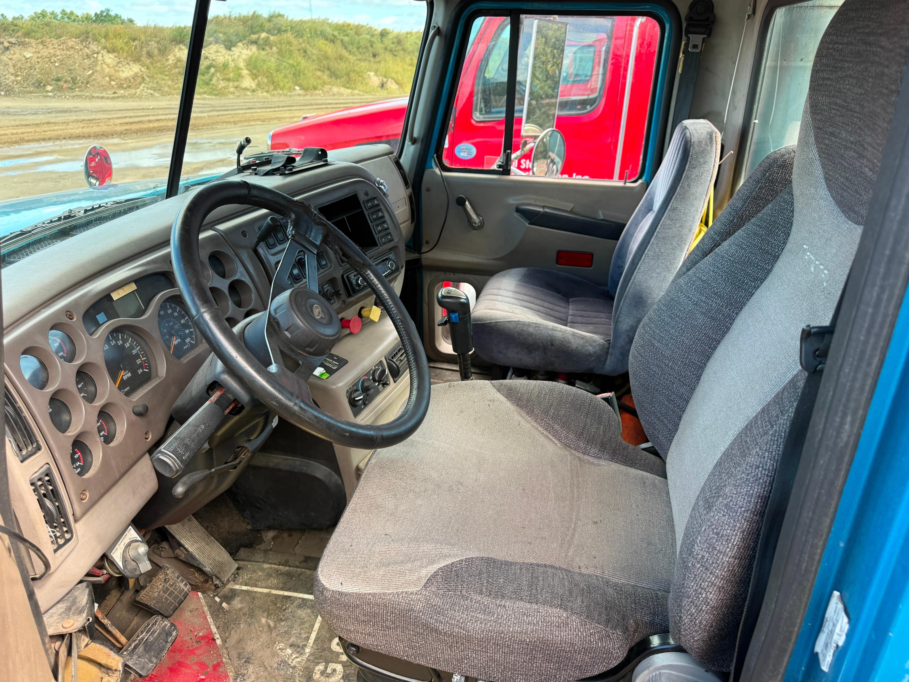 2002 Mack CH613