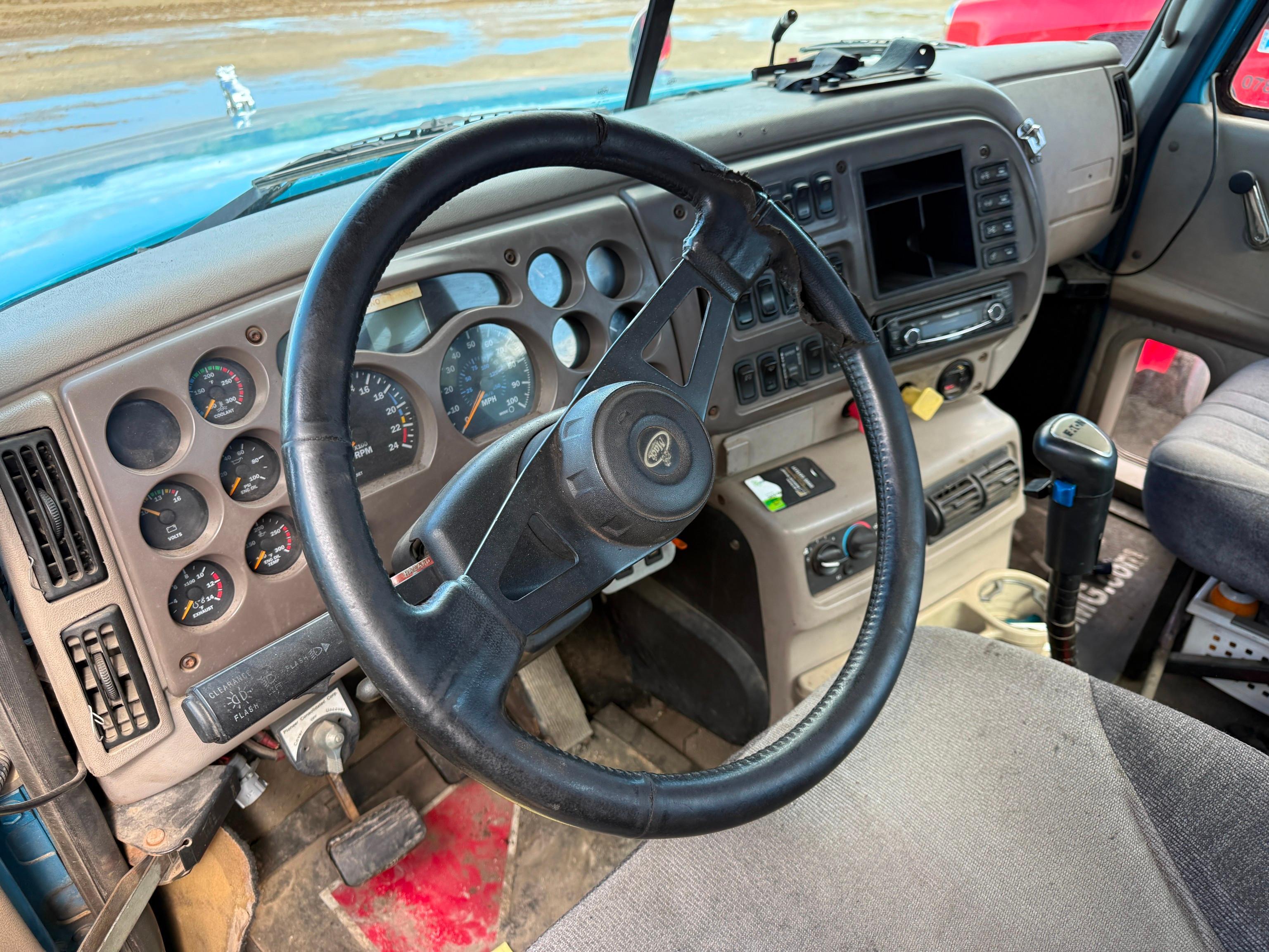 2002 Mack CH613