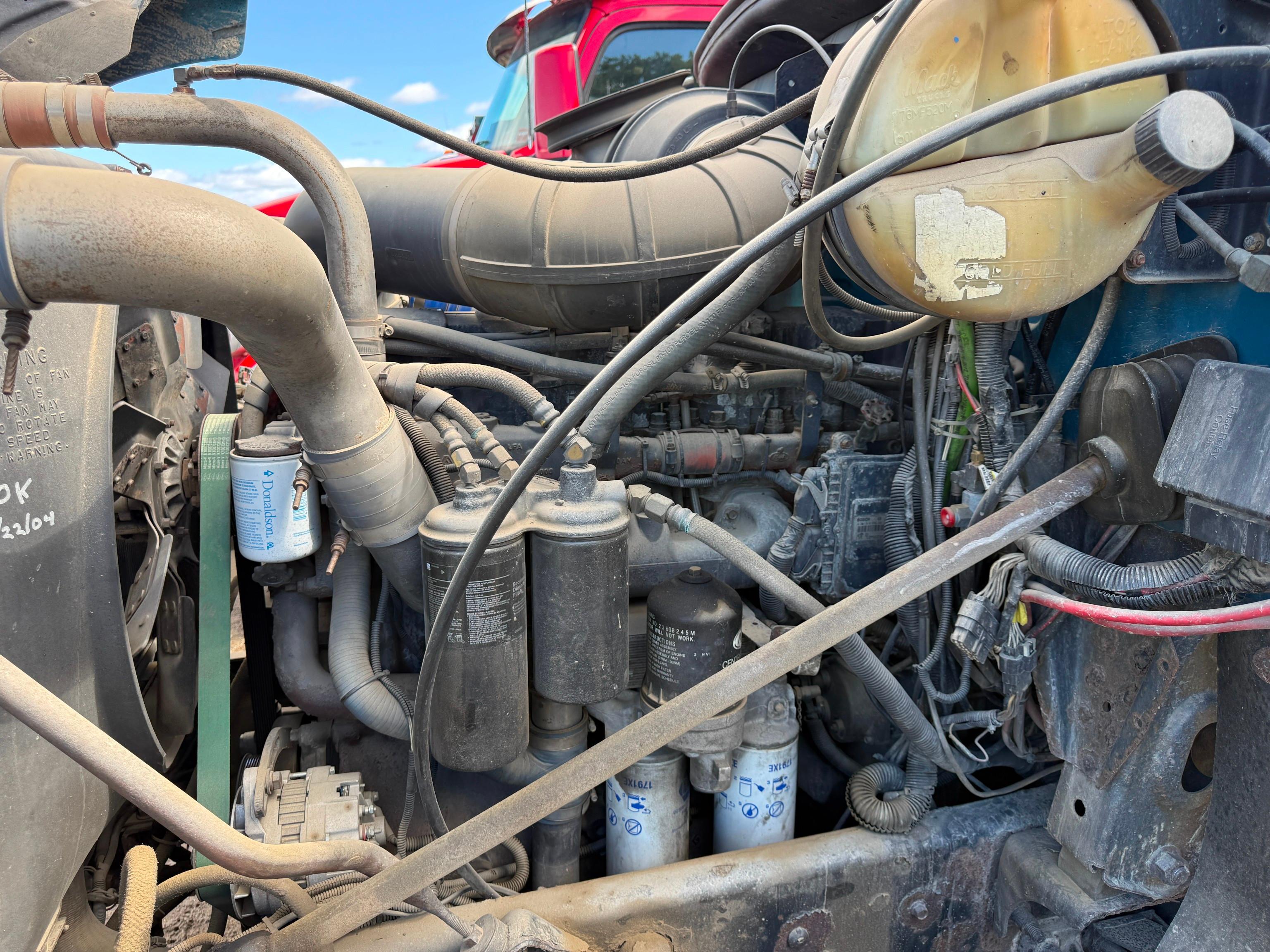 2002 Mack CH613