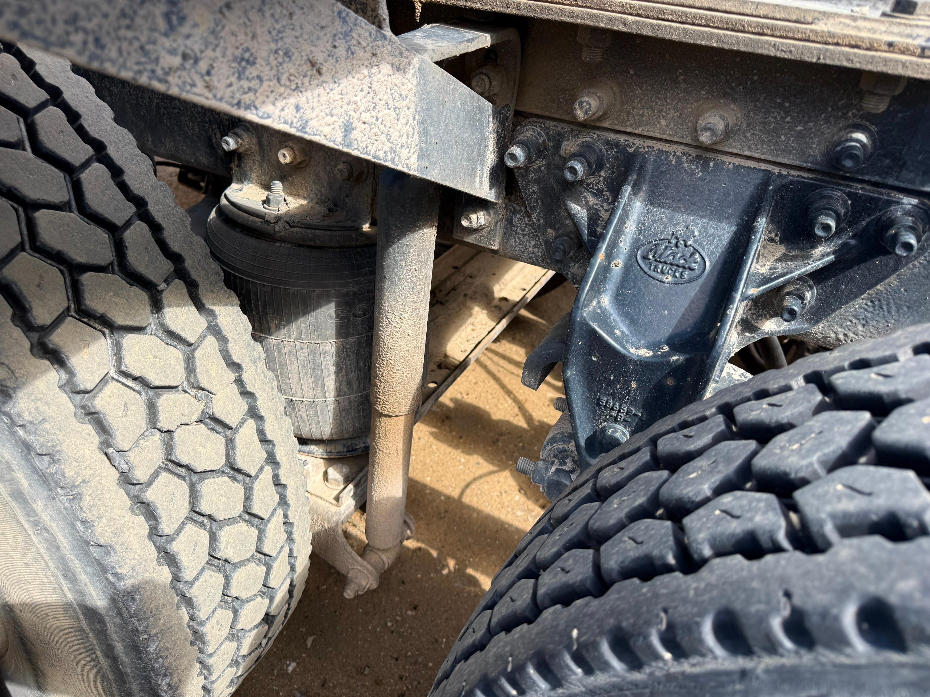 2002 Mack CH613
