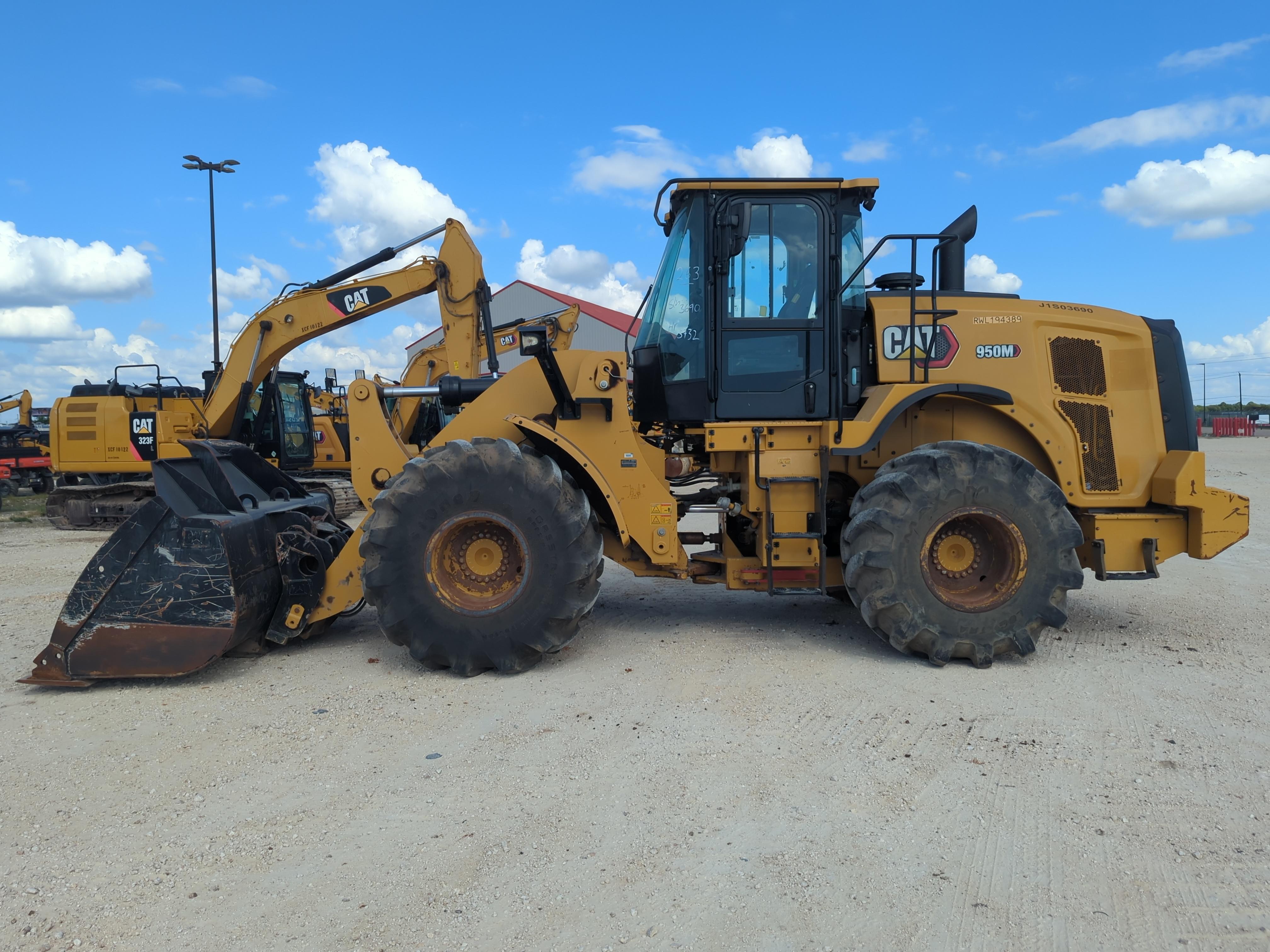 2021 Caterpillar 950M