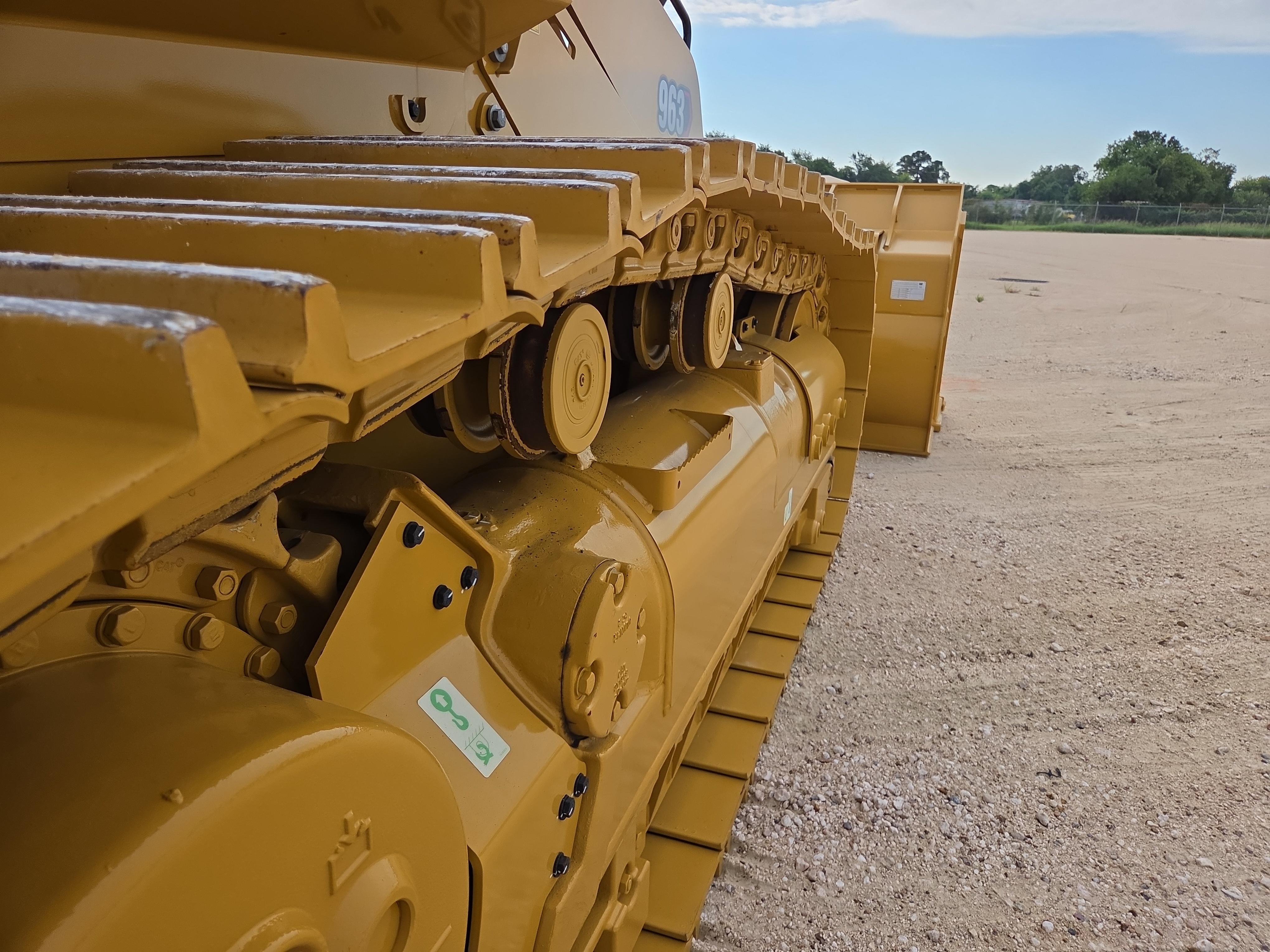 2025 Caterpillar 963