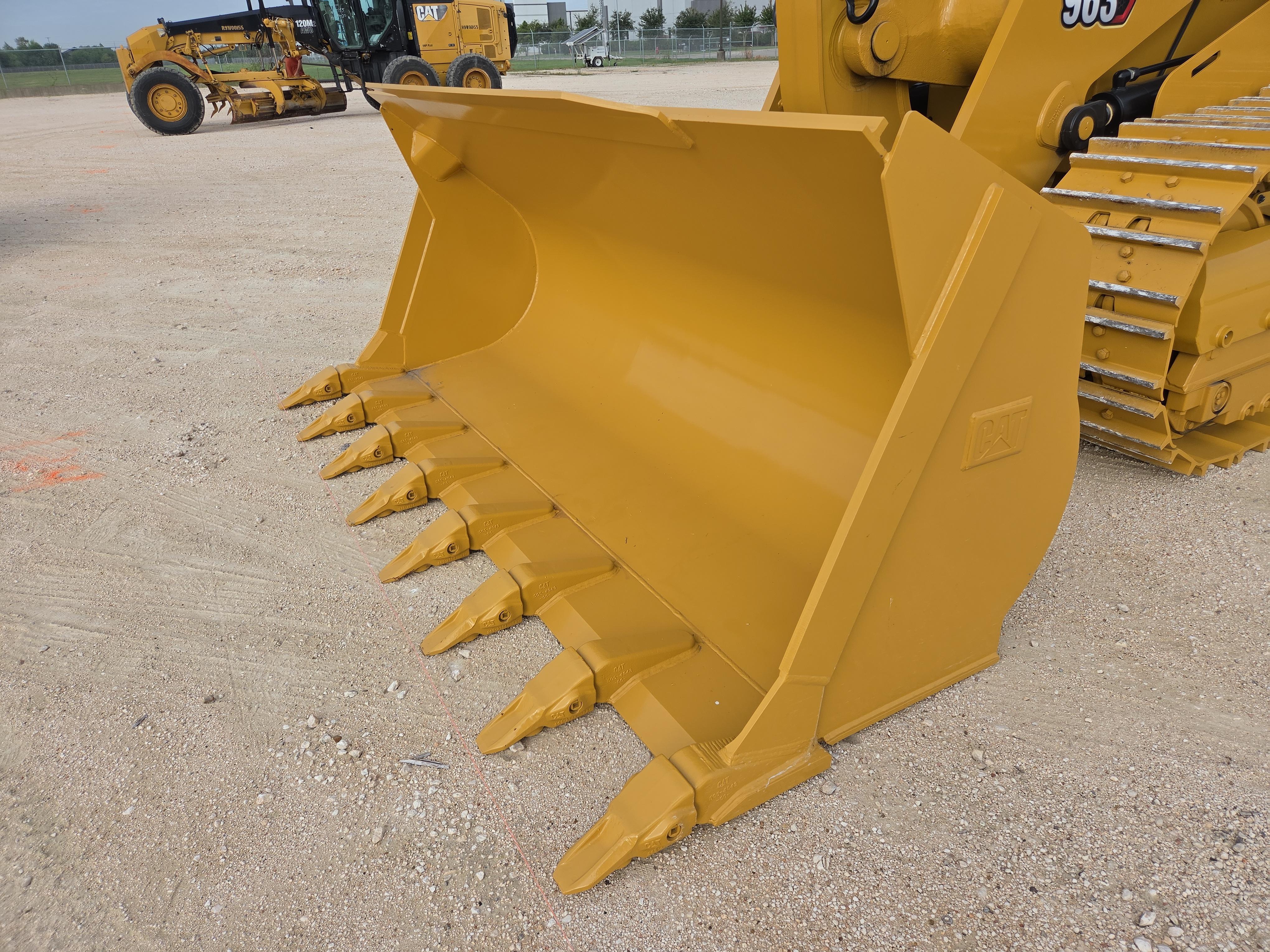 2025 Caterpillar 963