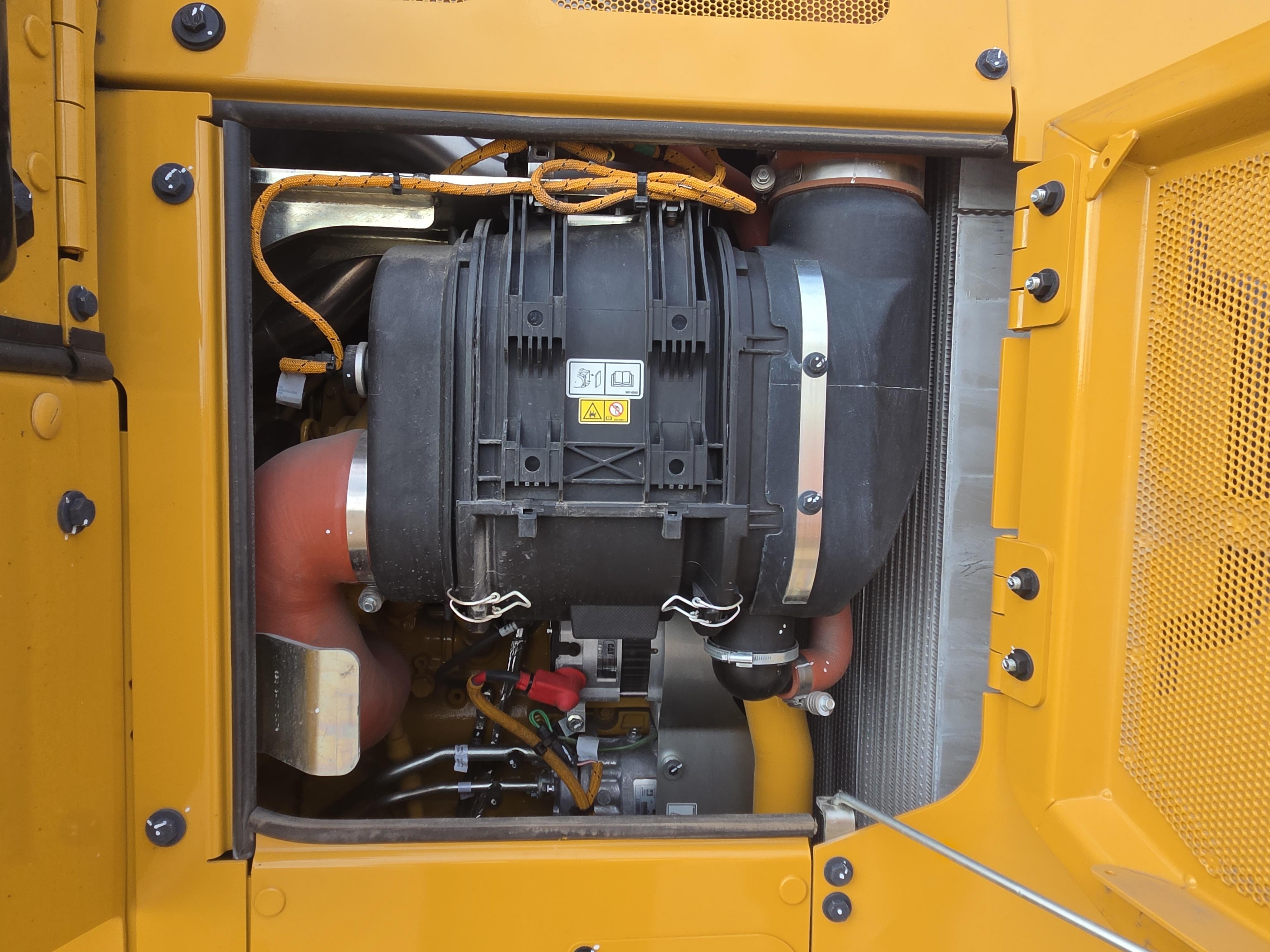 2025 Caterpillar 963