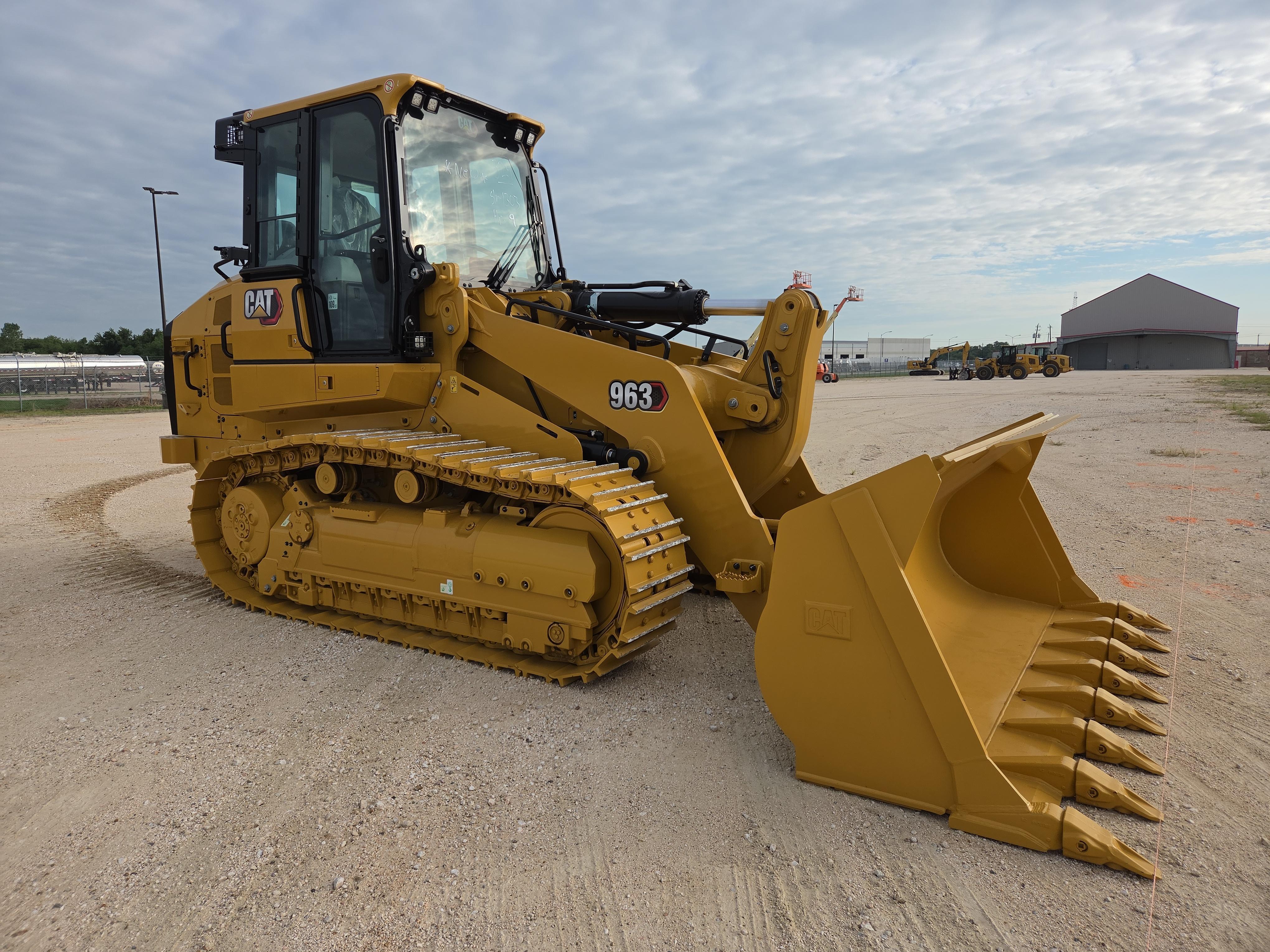 2025 Caterpillar 963