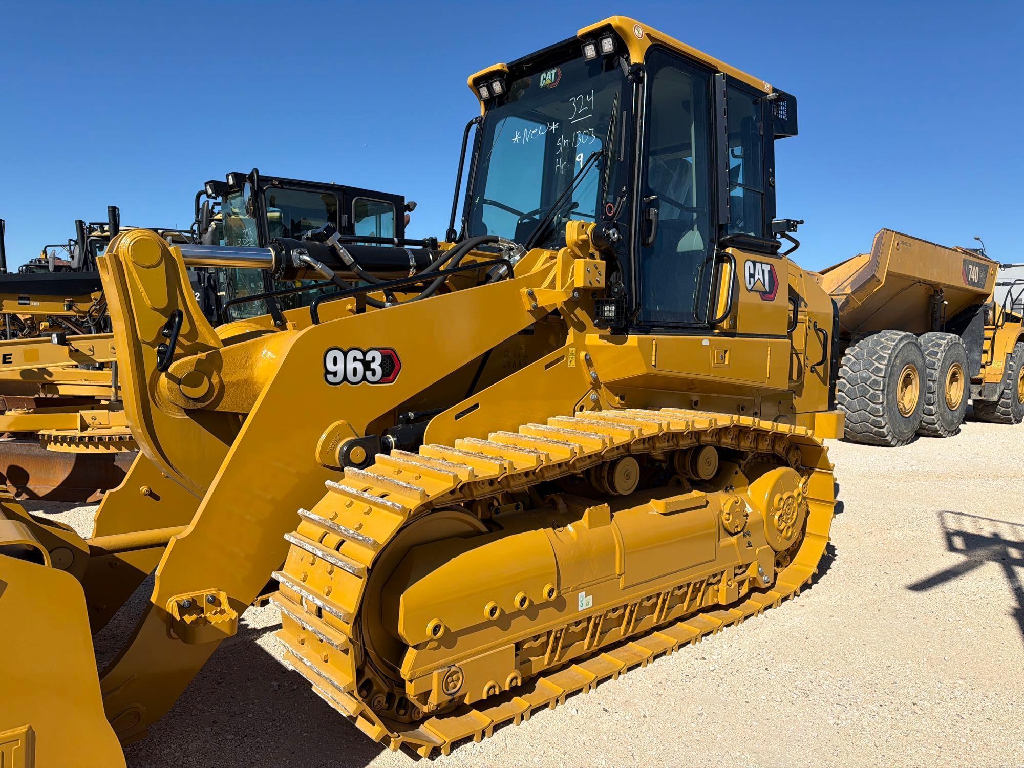 2025 Caterpillar 963