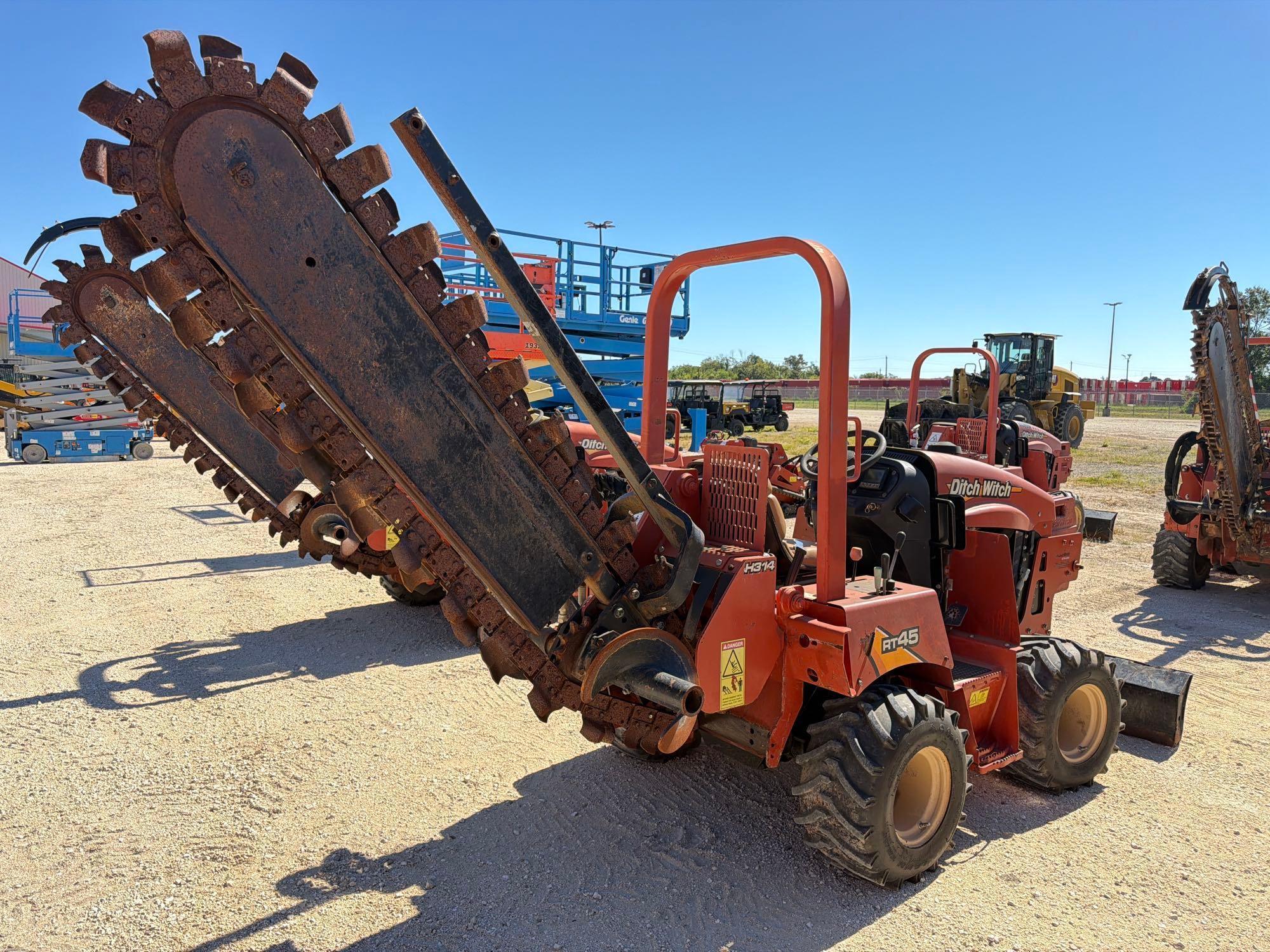 2017 Ditch Witch RT450