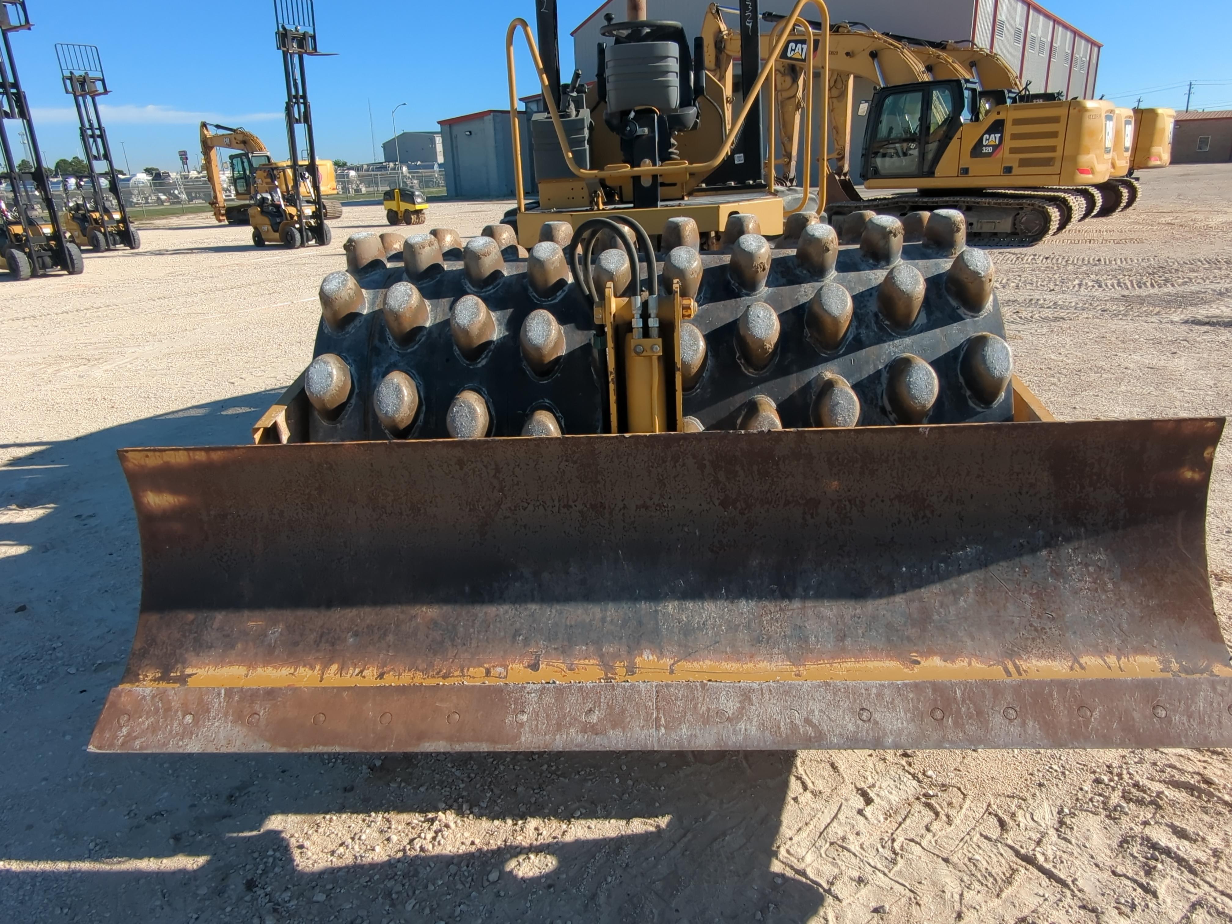 2011 Caterpillar CP56