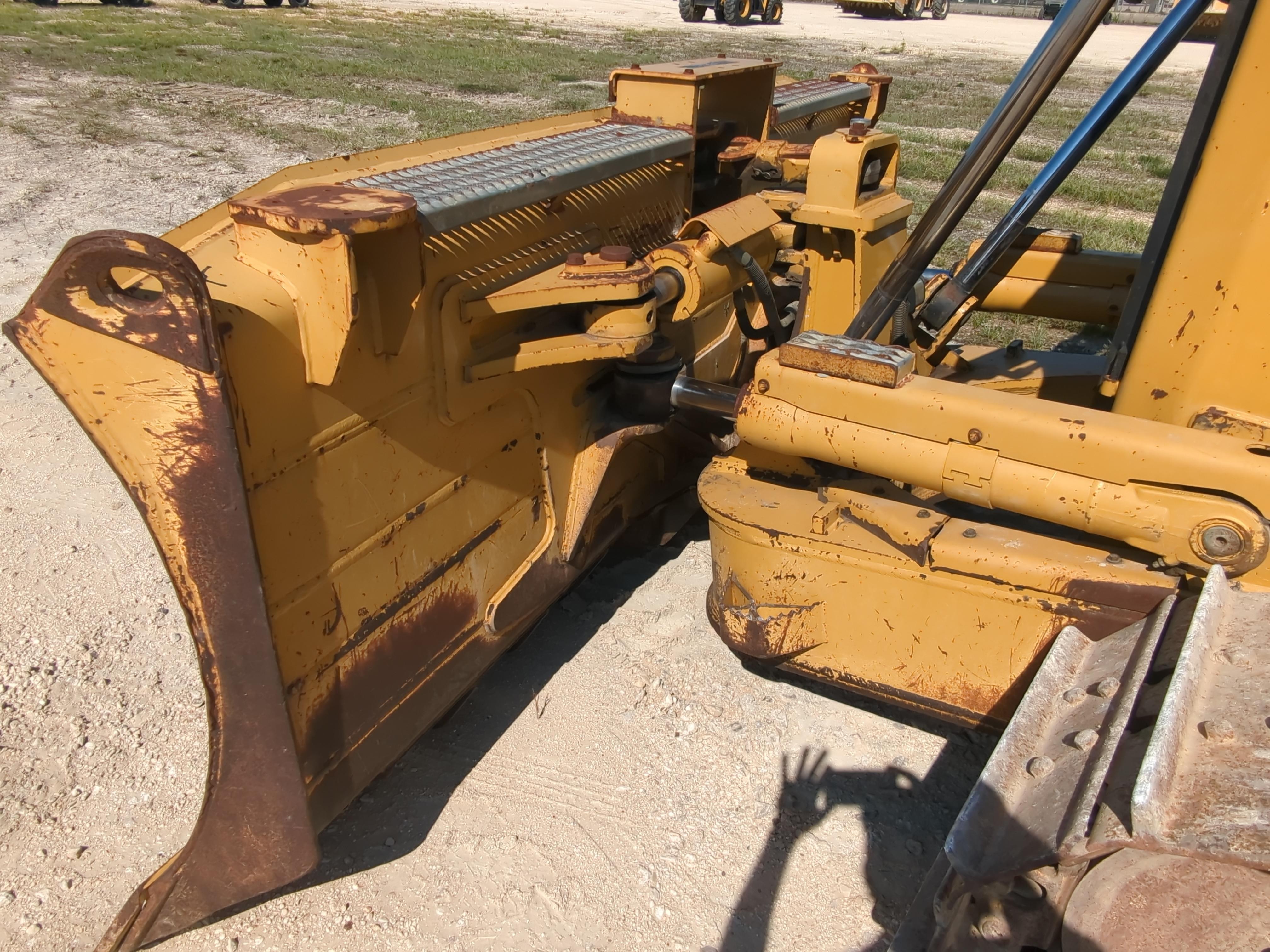 Caterpillar D6
