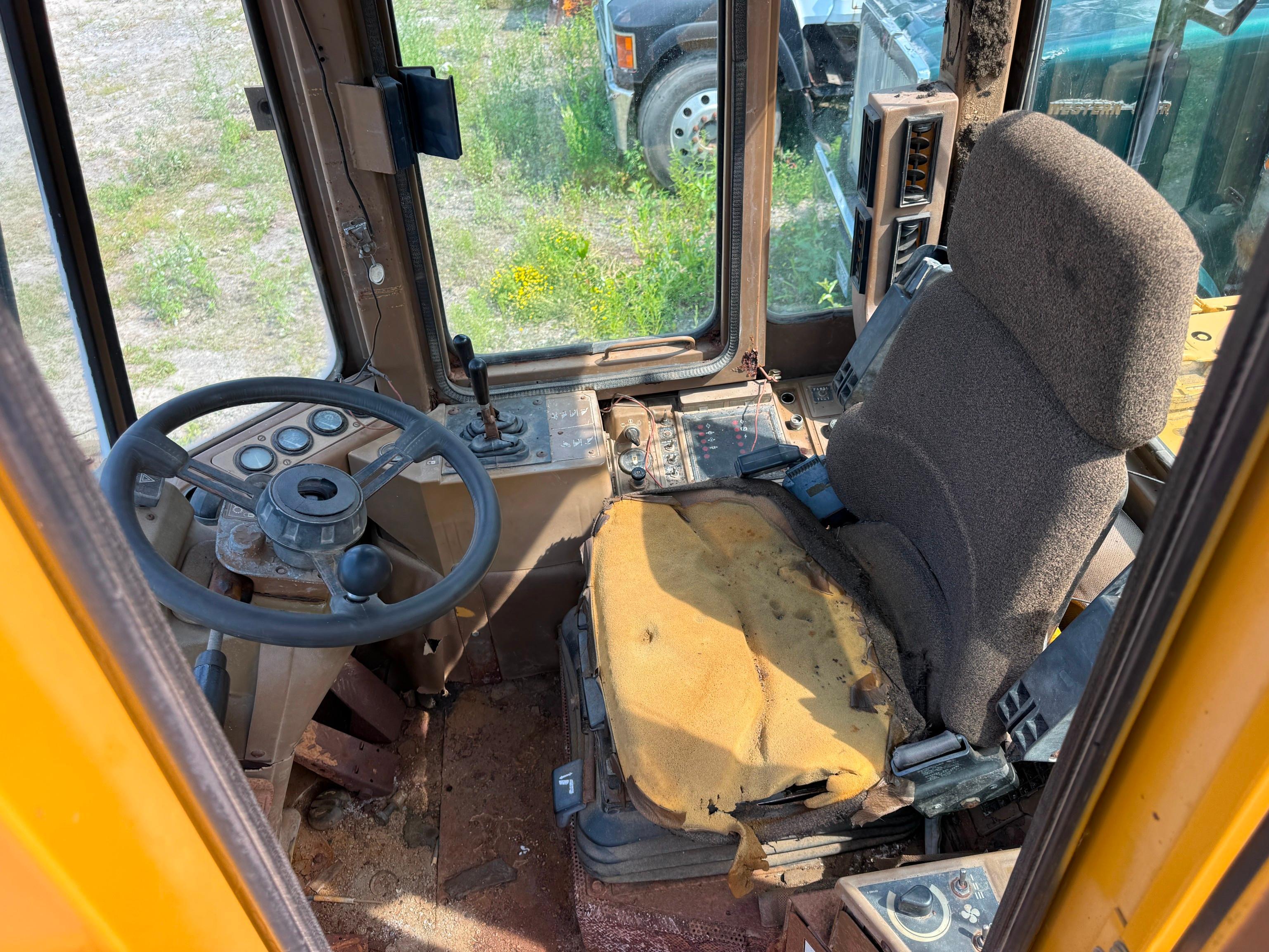 Caterpillar 936F