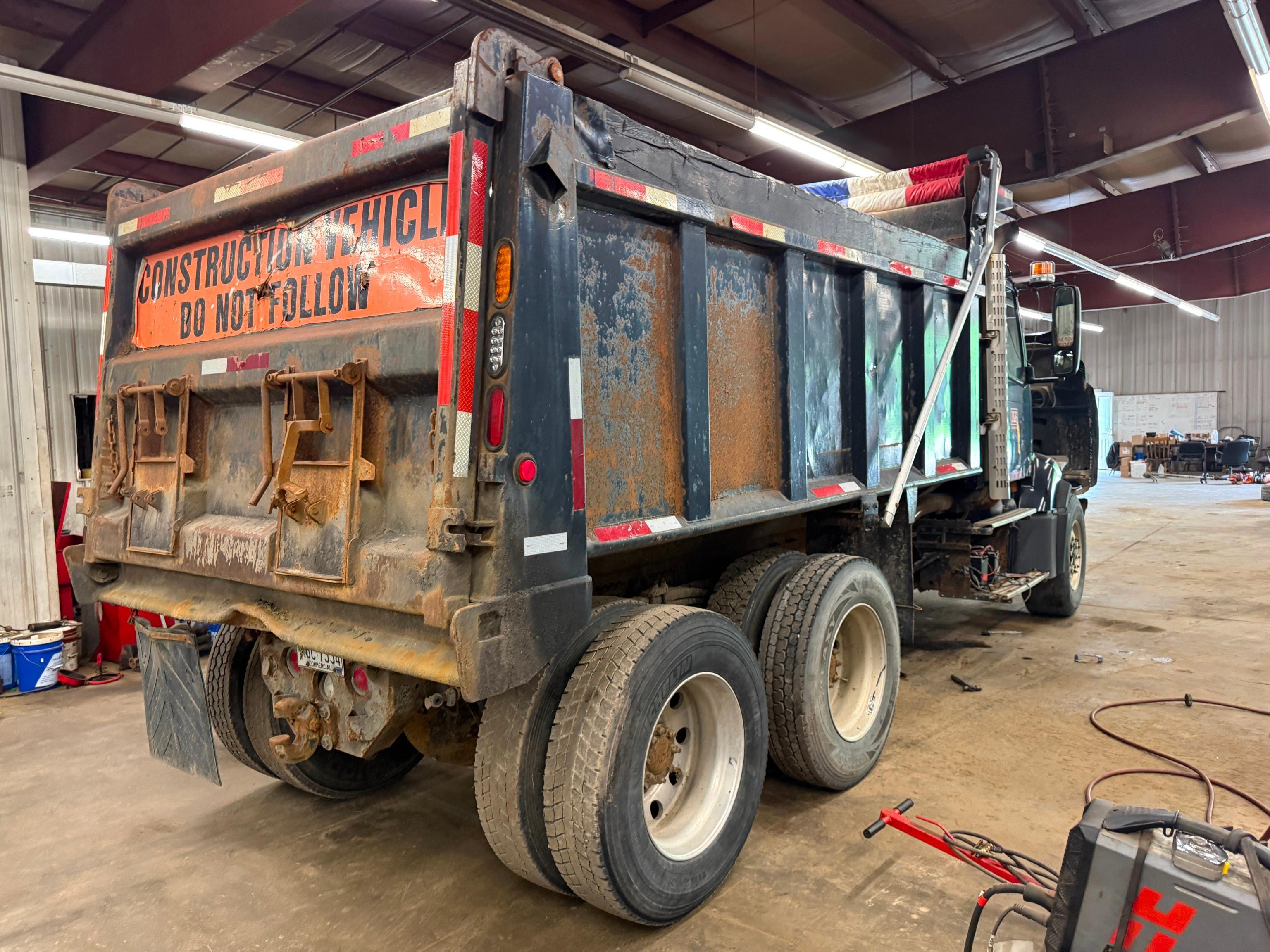 2003 Volvo VHD