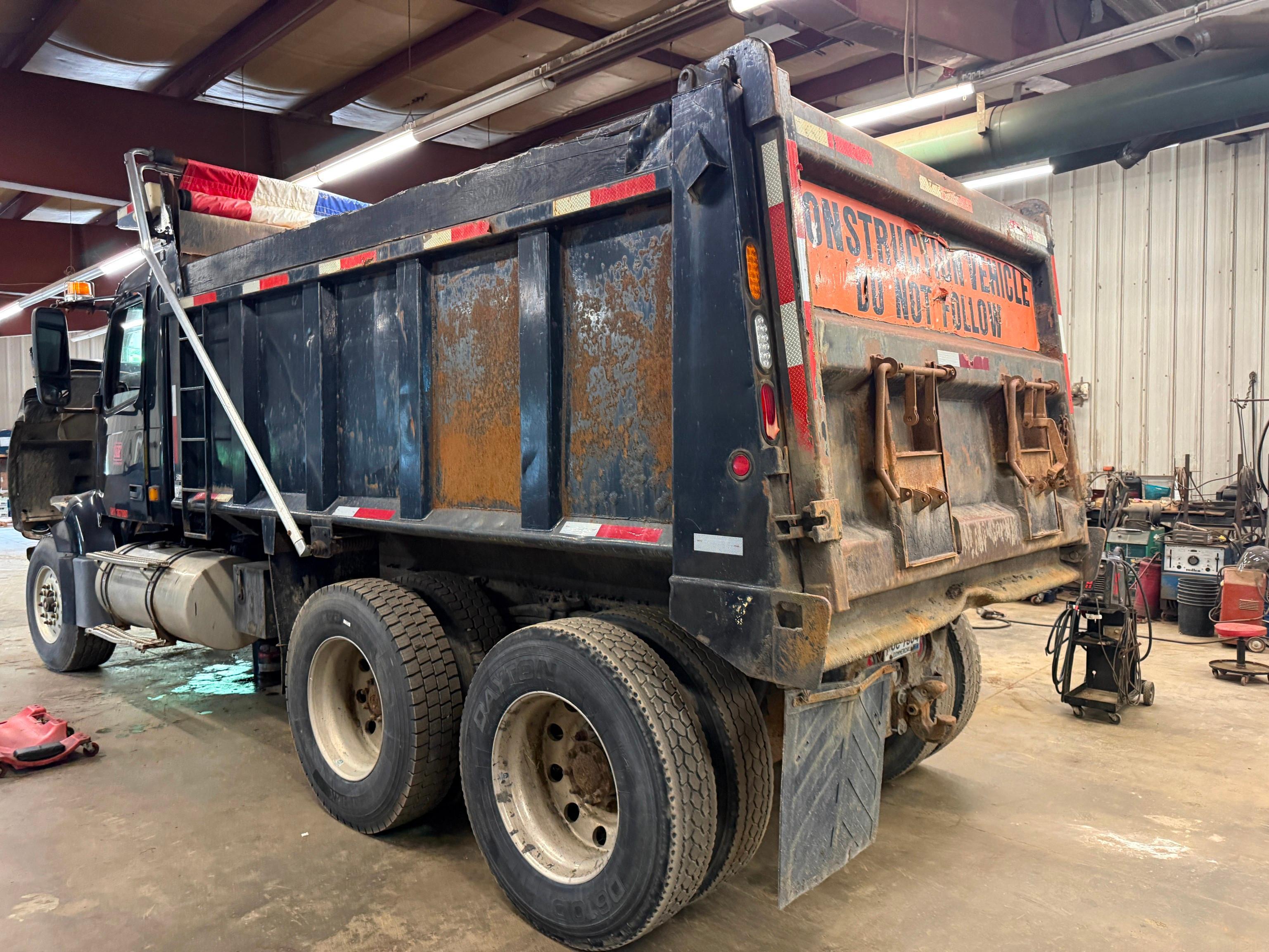 2003 Volvo VHD