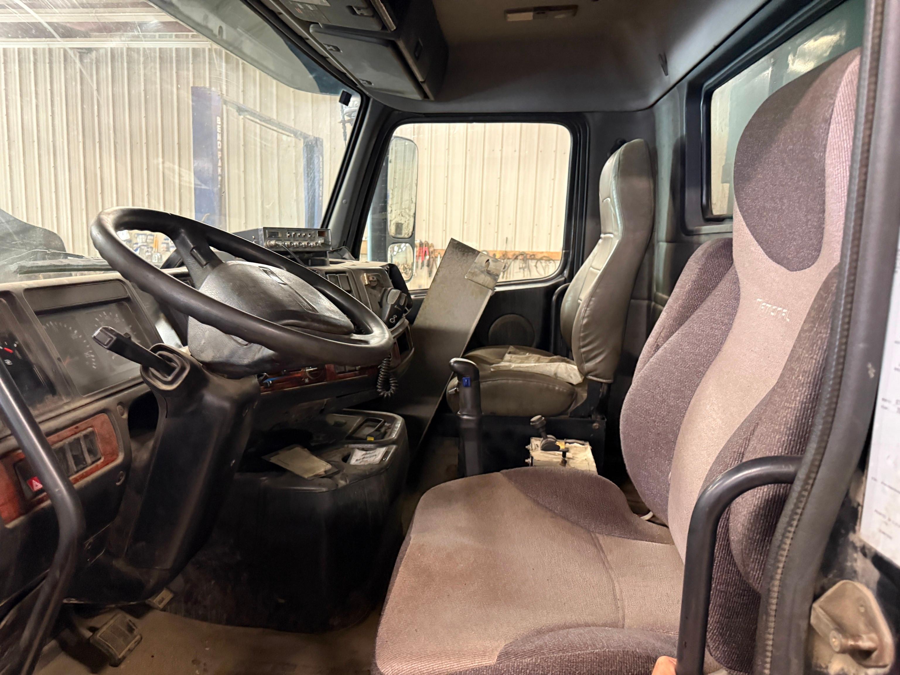 2003 Volvo VHD