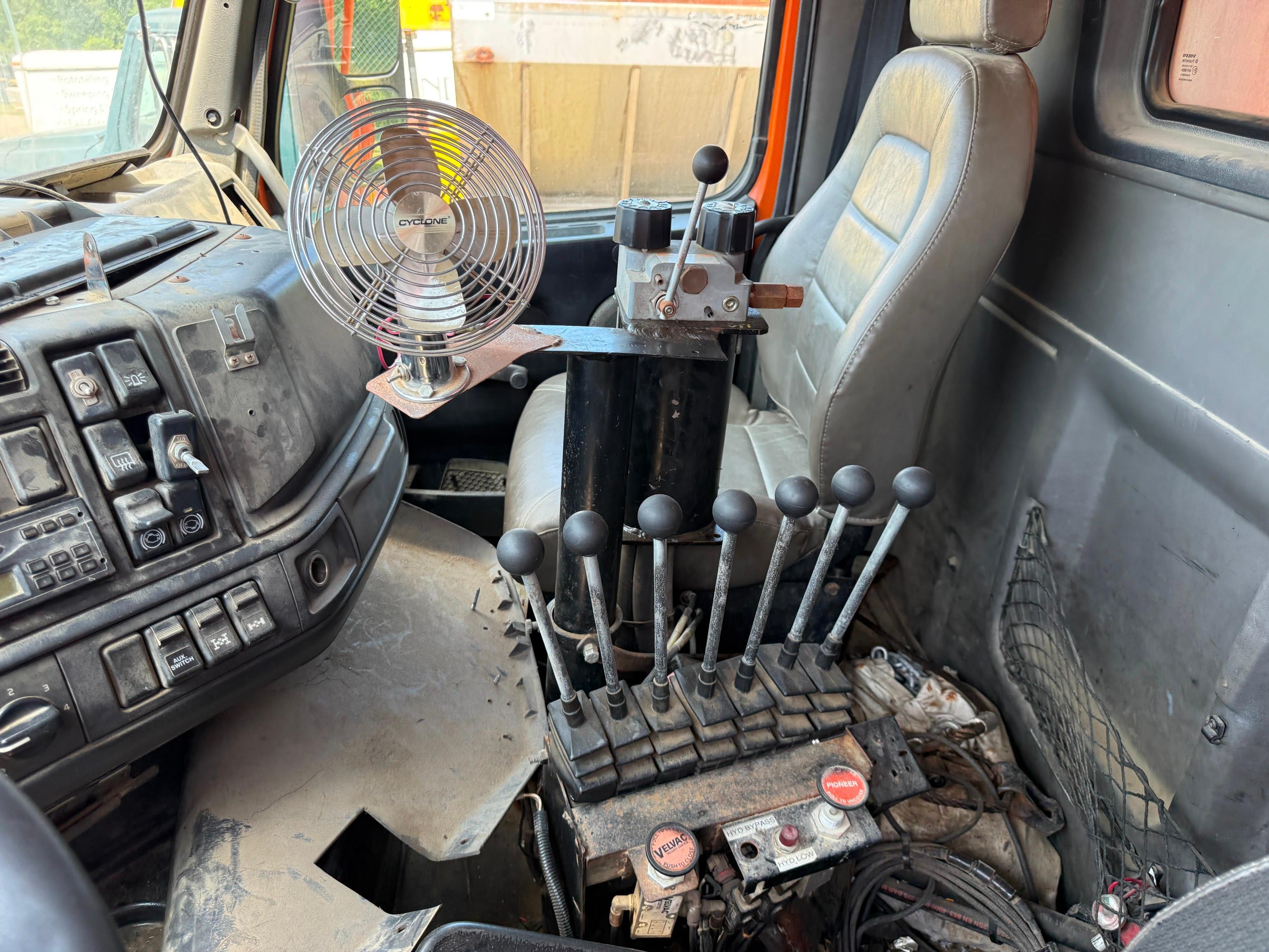 2002 Volvo VHD