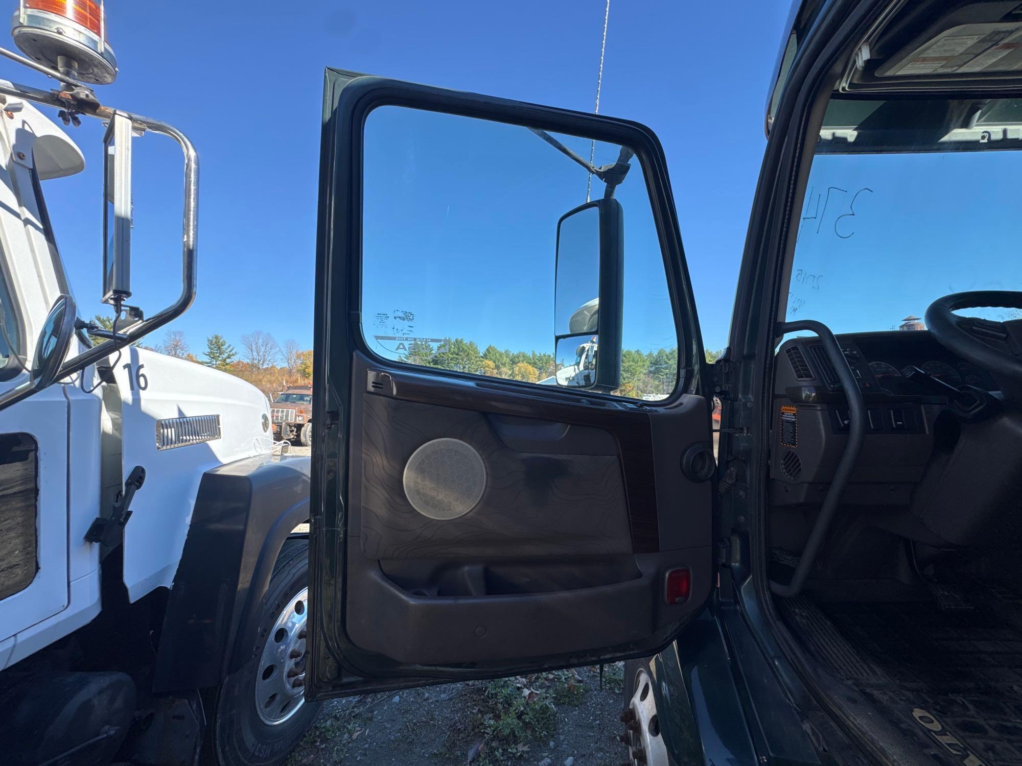 2015 Volvo VNL