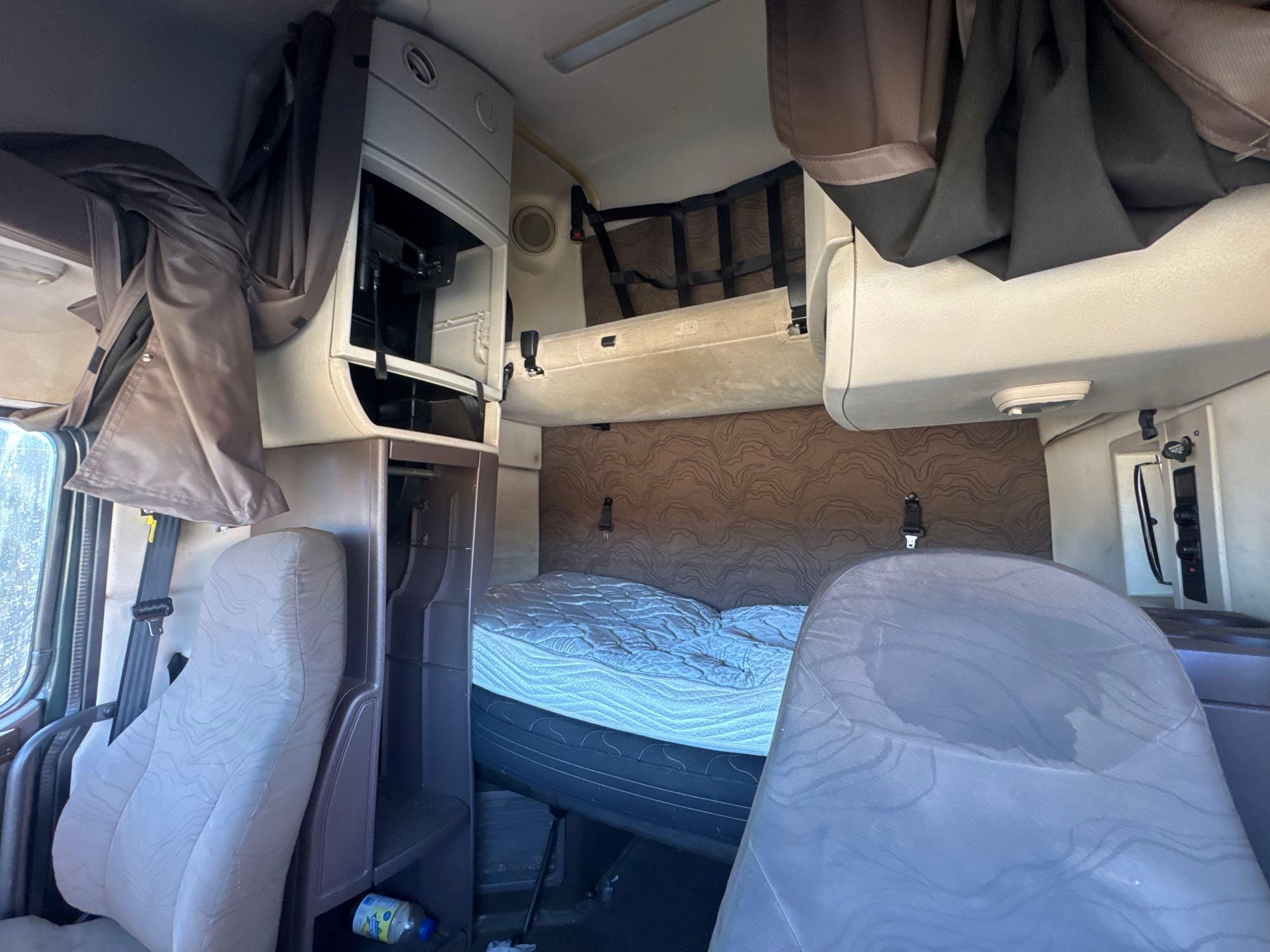 2015 Volvo VNL