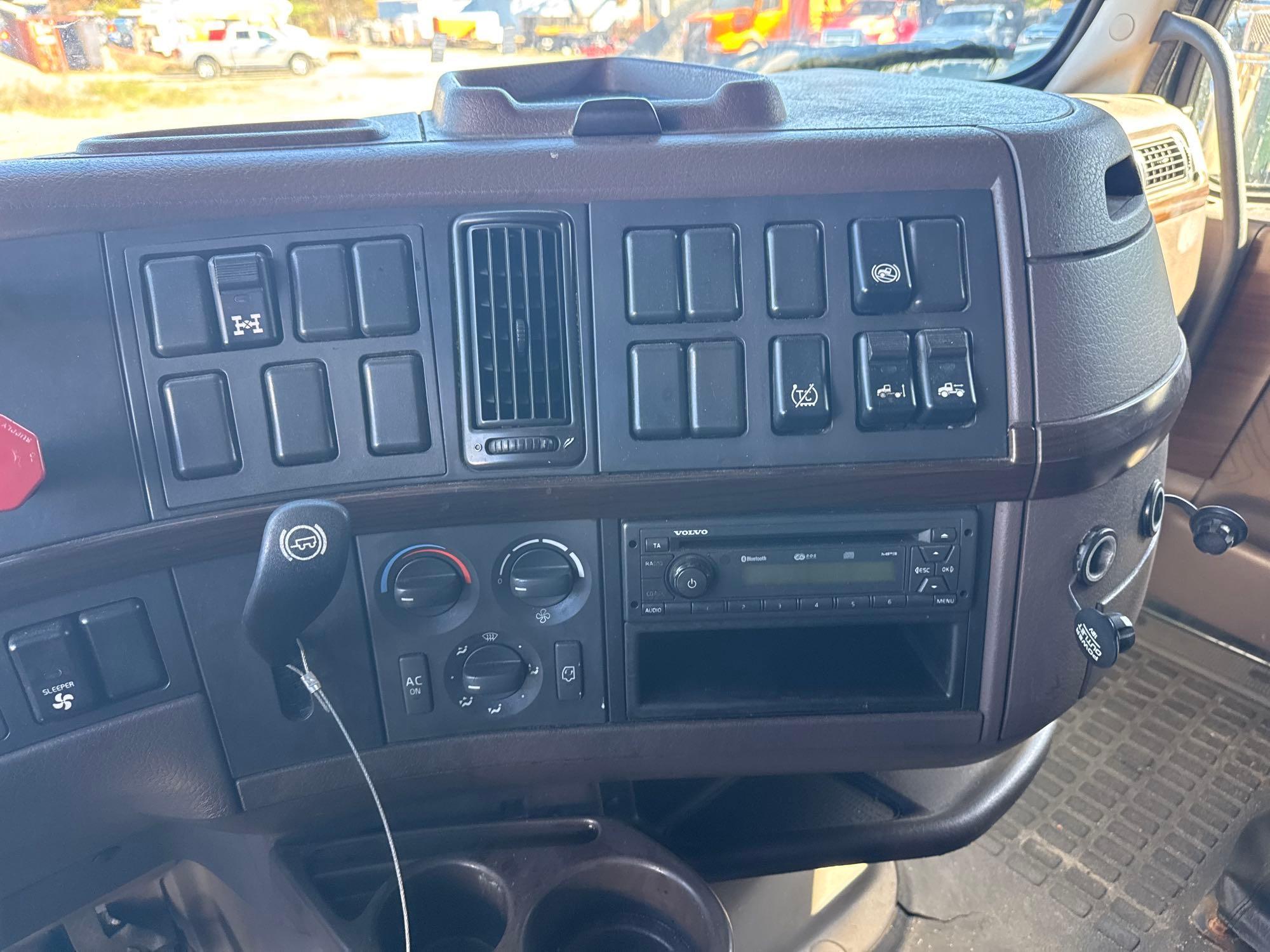 2015 Volvo VNL