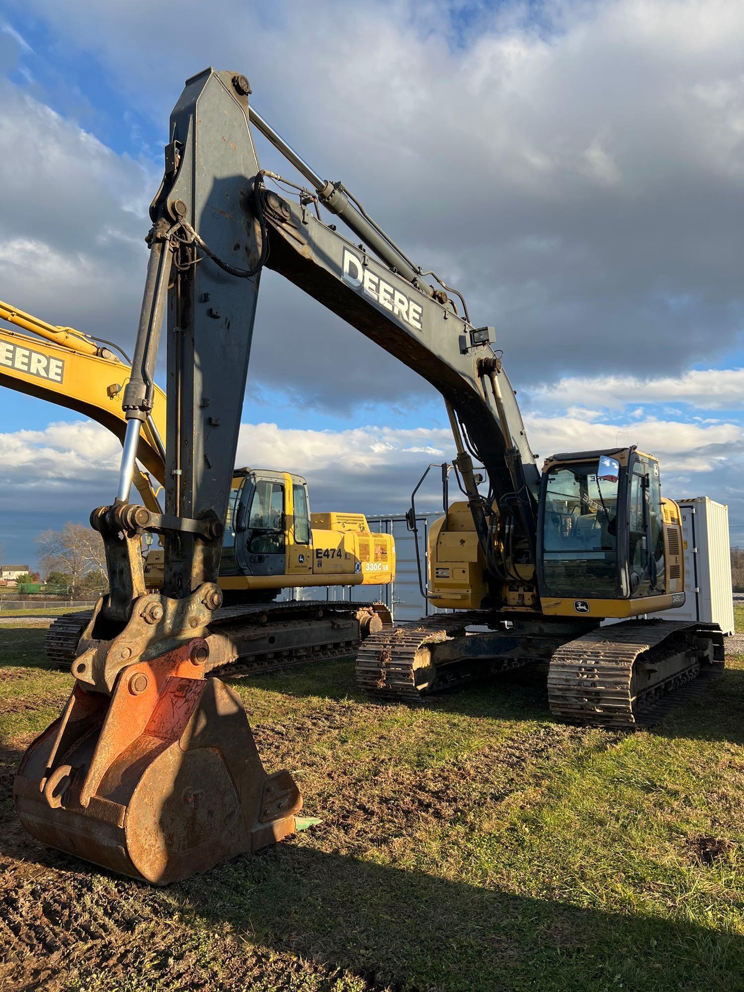 2013 John Deere 330C LC