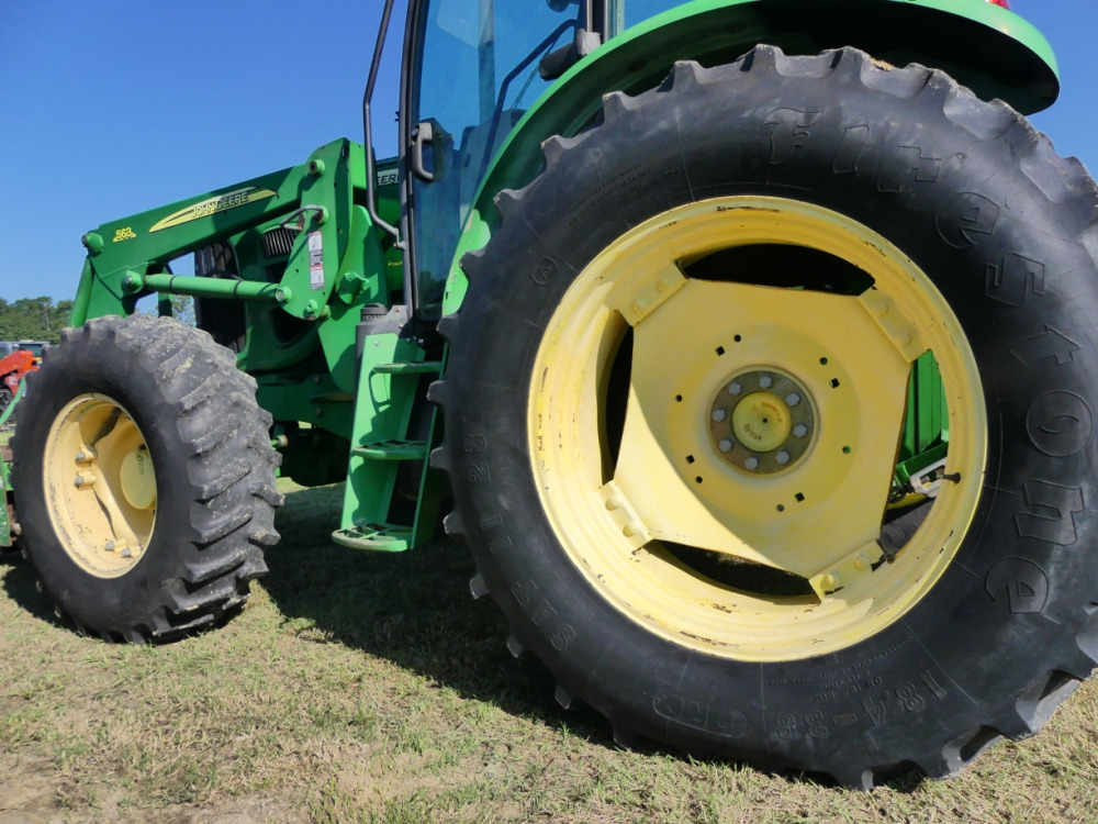 Photo of a  John Deere 6140D