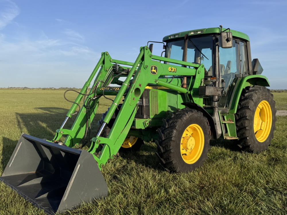 Photo of a  John Deere 6110