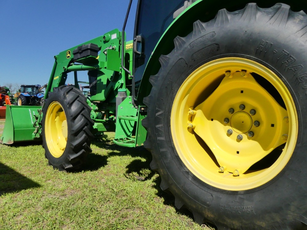 2015 John Deere 5055E