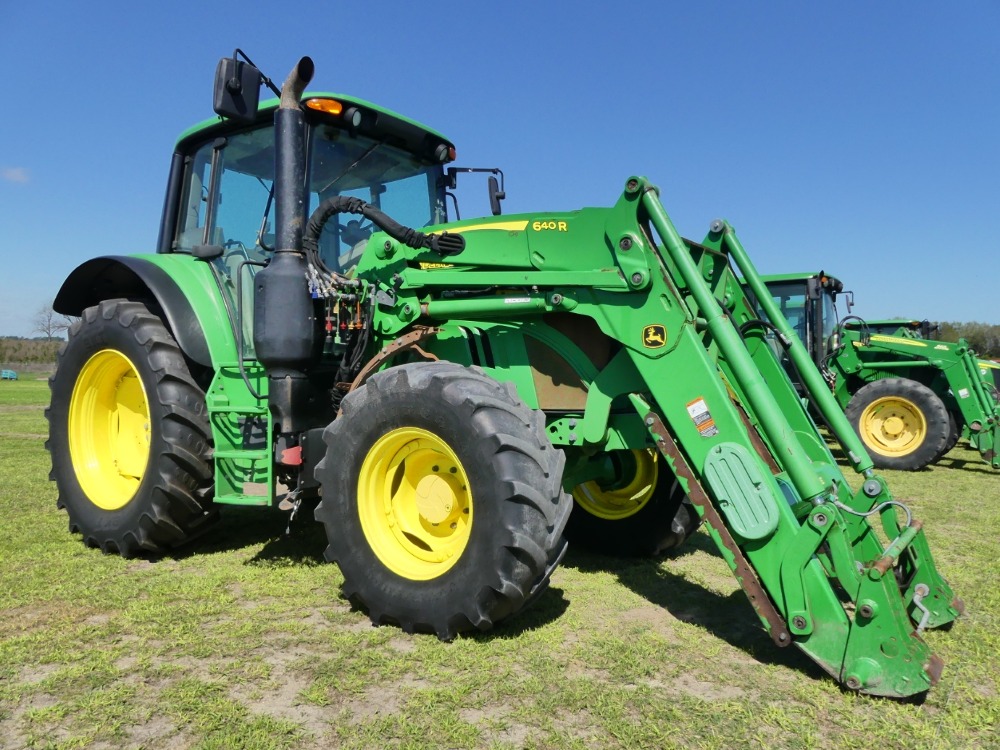 2017 John Deere 6110M